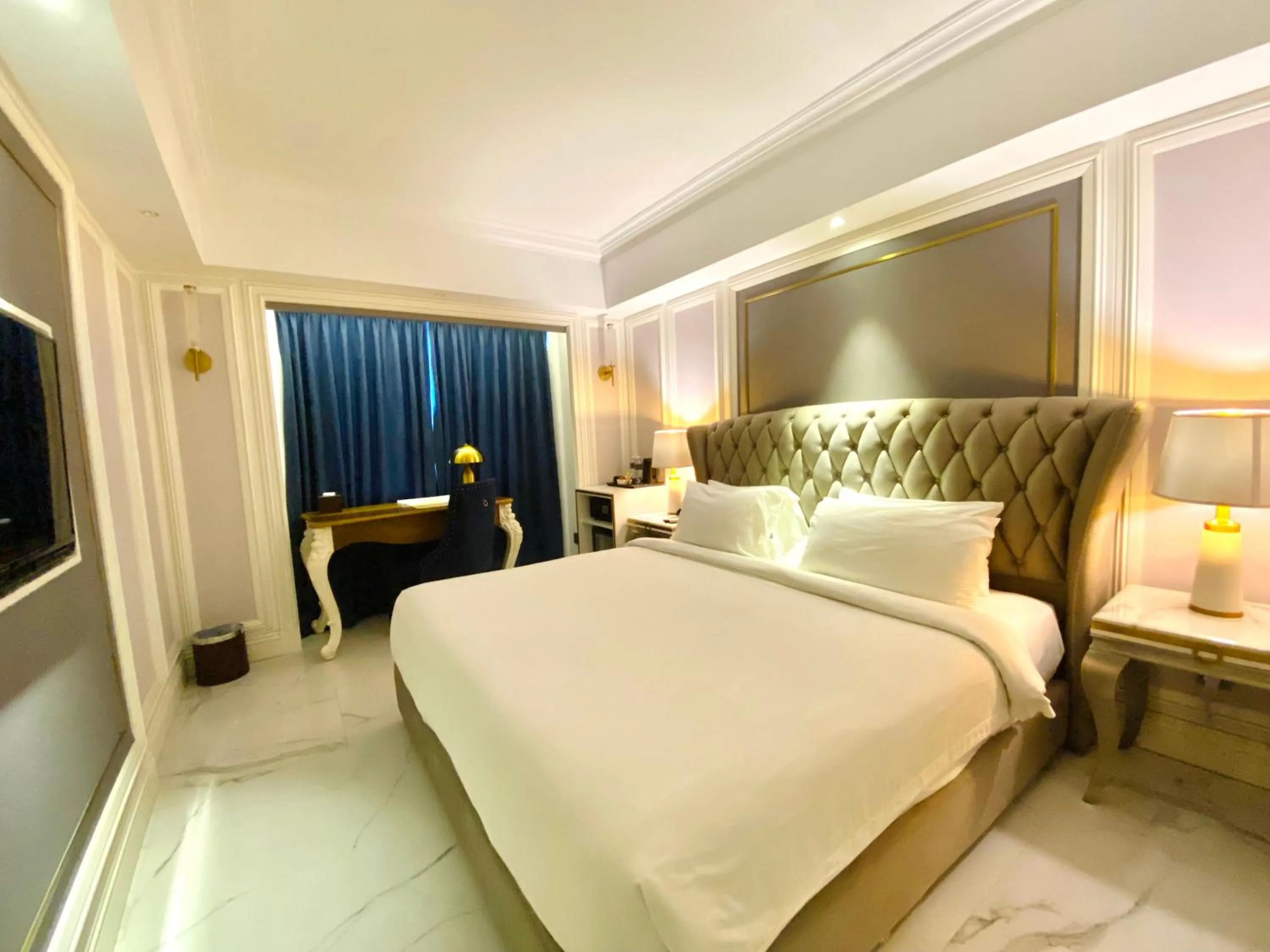 Bedroom, Bed in Grand Eska Hotel & Suites Batam