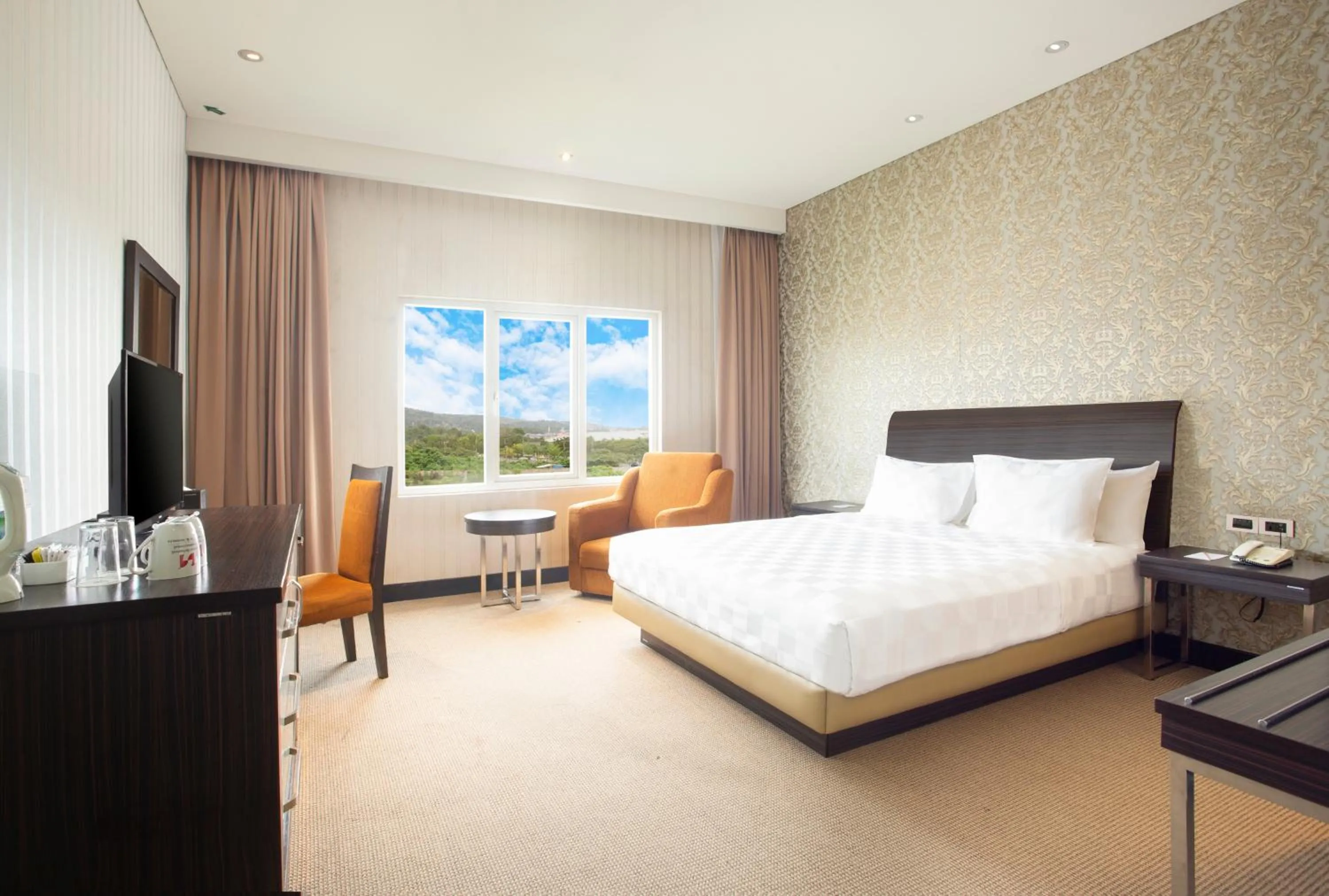 Bedroom, Bed in Swiss-Belhotel Kendari