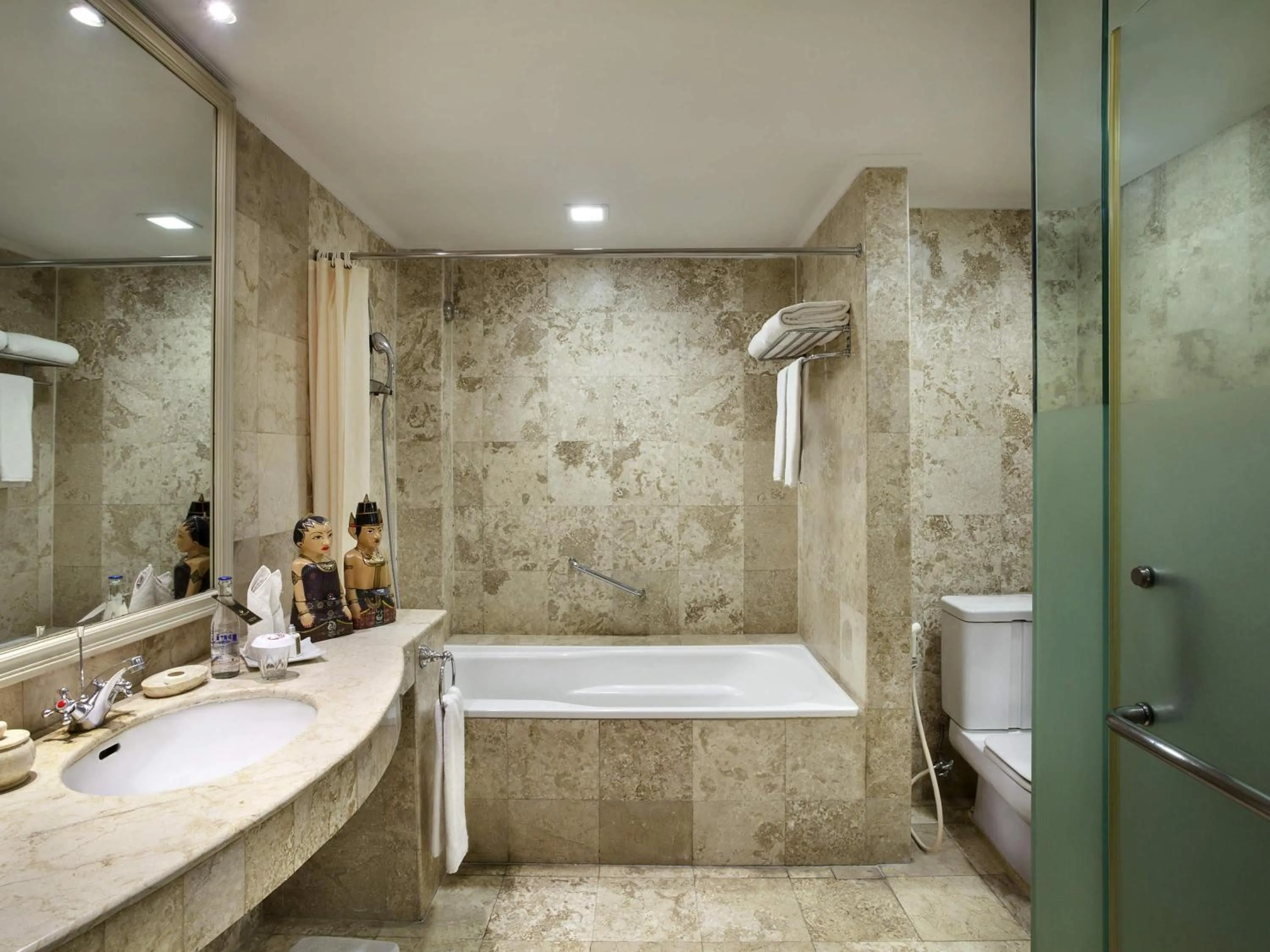 Photo of the whole room in The Phoenix Hotel Yogyakarta - Handwritten Collection