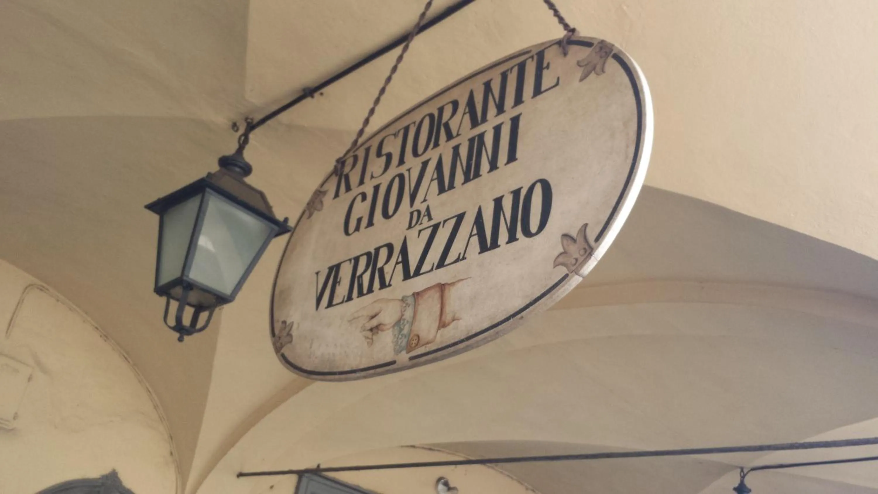 Property logo or sign in Albergo Giovanni Da Verrazzano