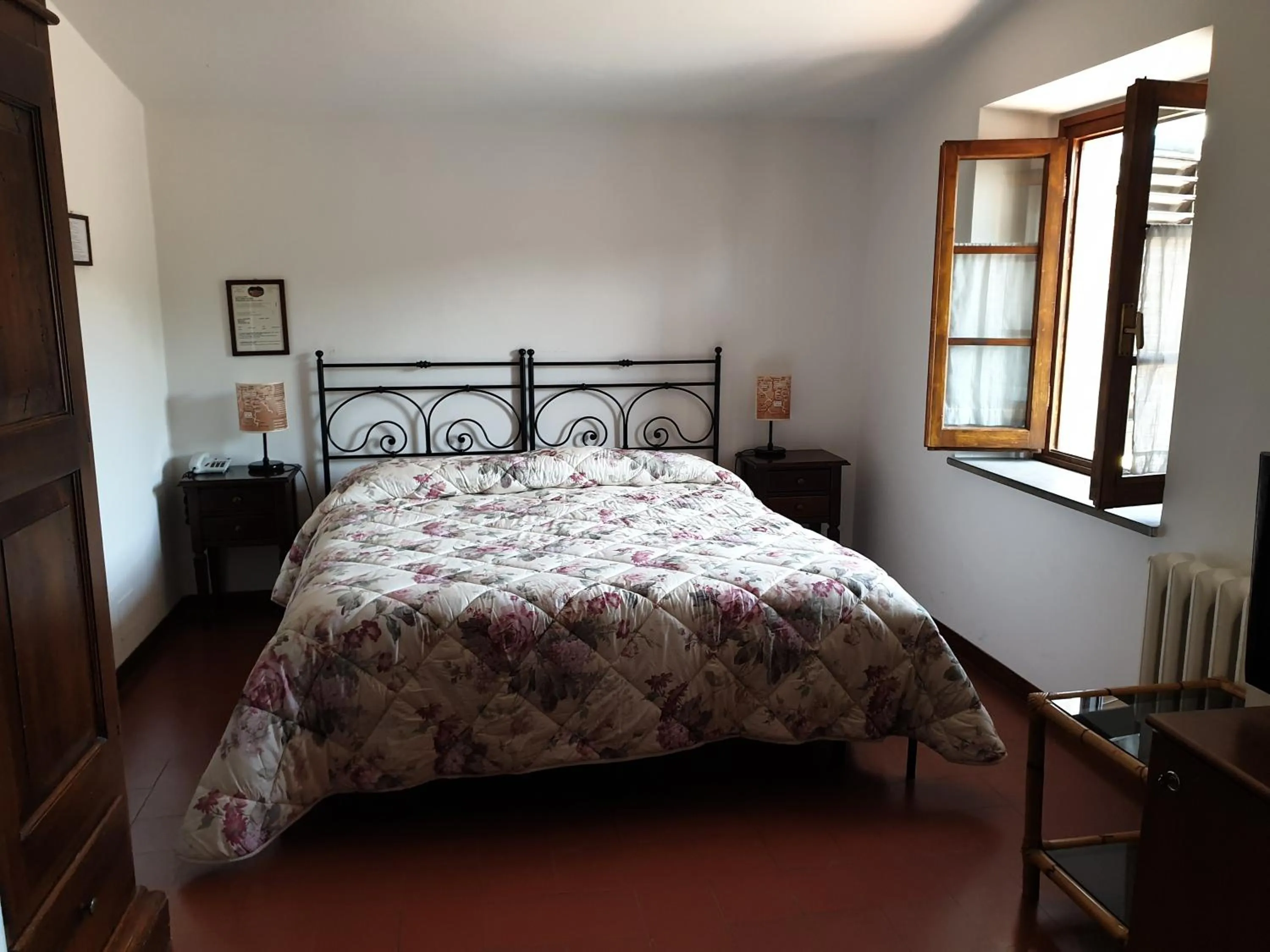 Bed in Albergo Giovanni Da Verrazzano