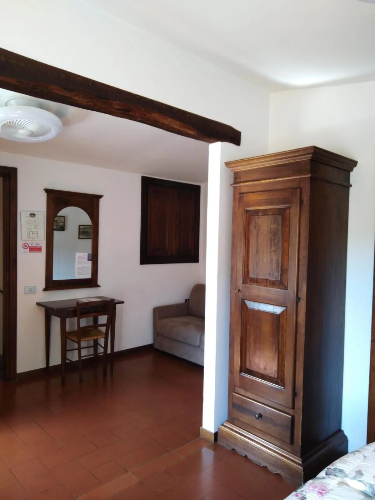 Living room, Bed in Albergo Giovanni Da Verrazzano