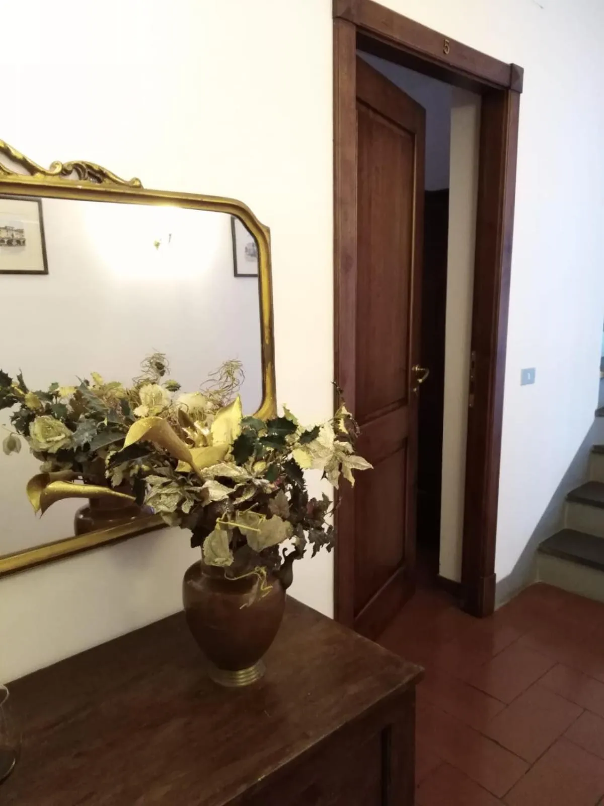 Decorative detail in Albergo Giovanni Da Verrazzano