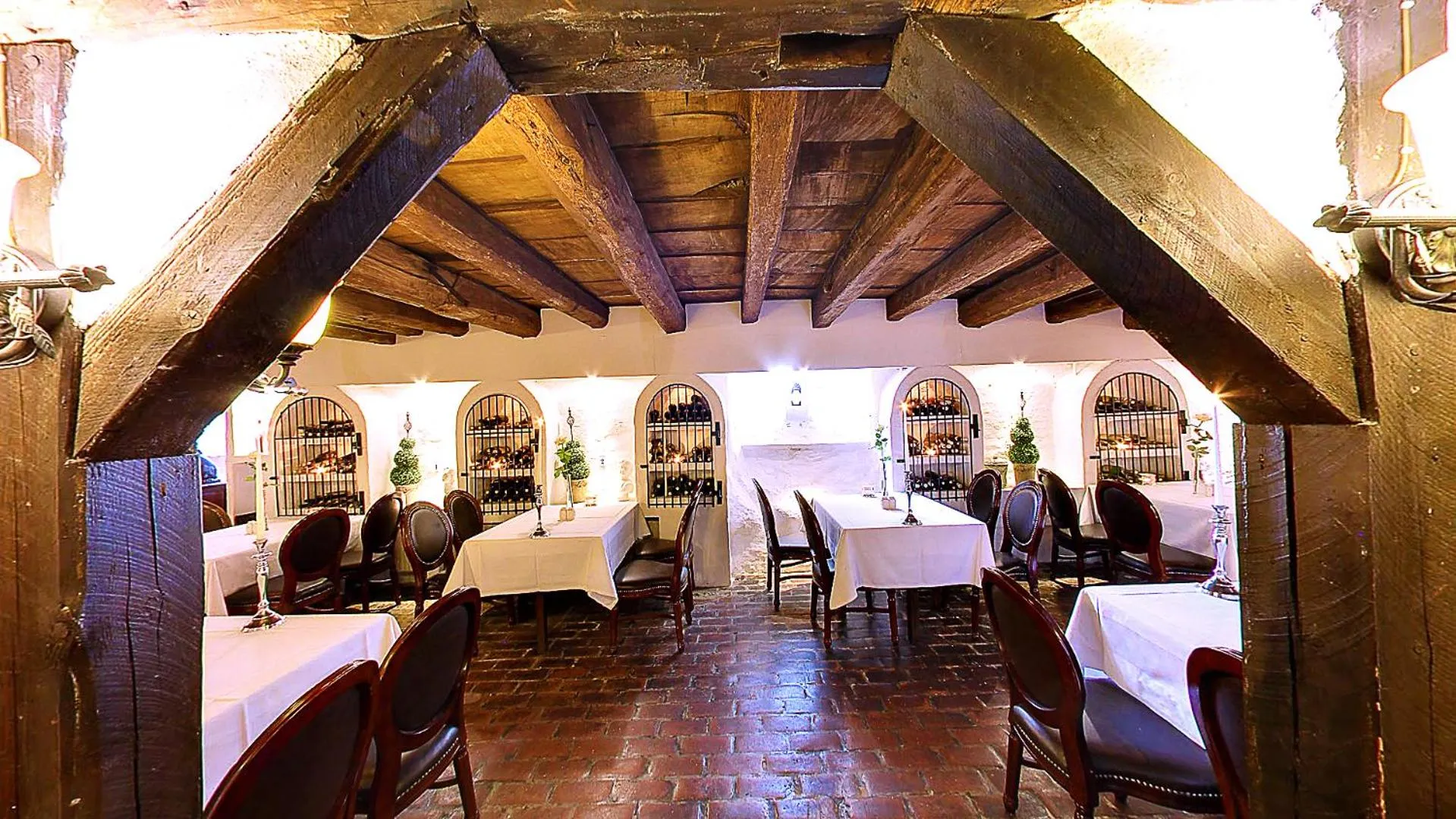 Restaurant/places to eat in Vraa Slotshotel