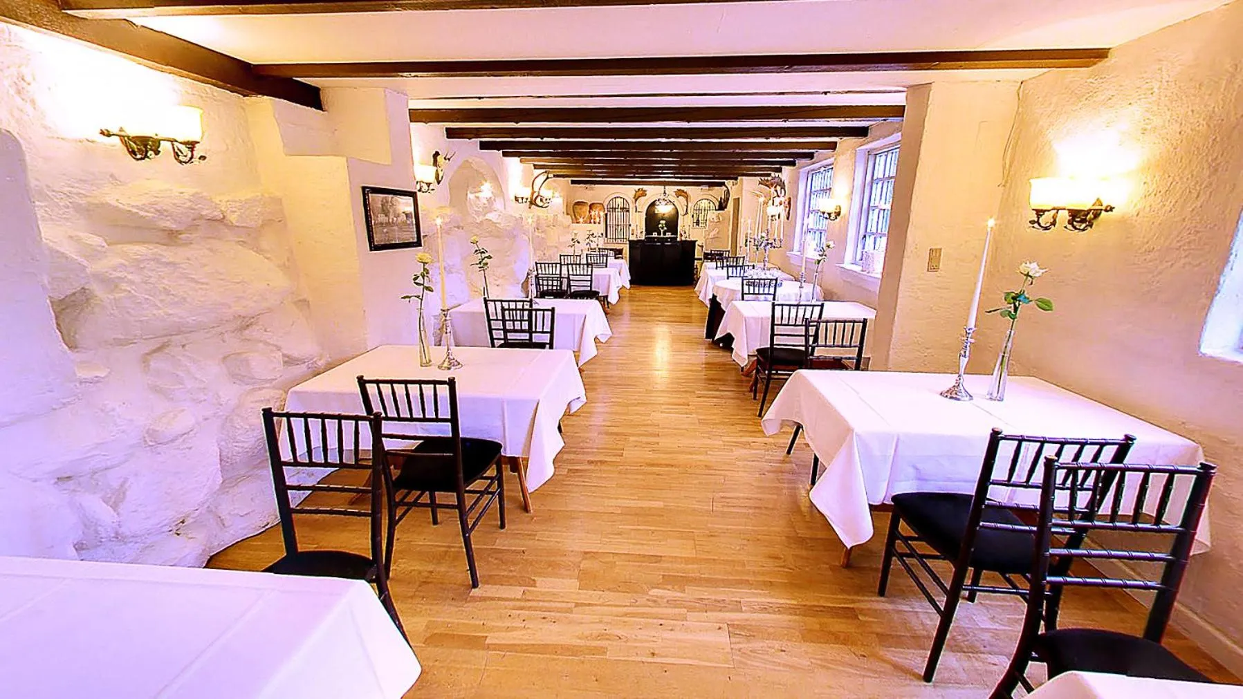 Restaurant/places to eat in Vraa Slotshotel