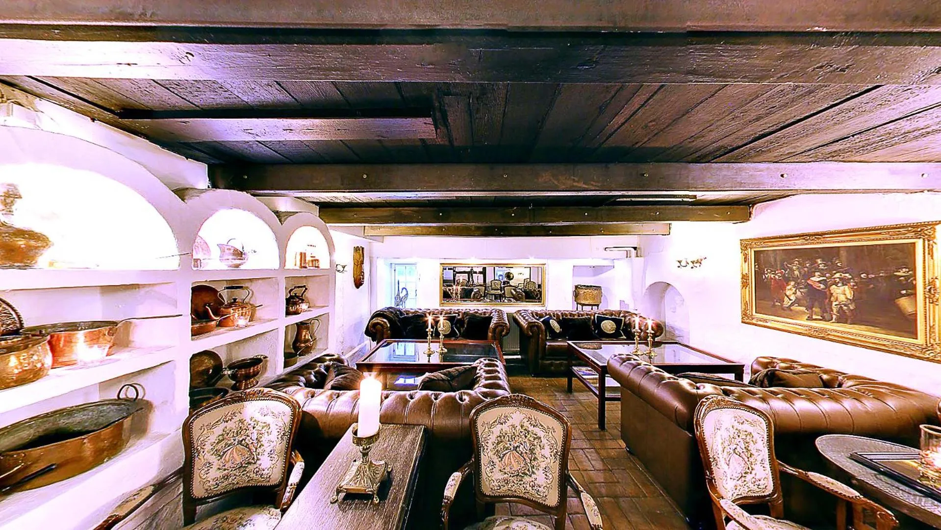 Communal lounge/ TV room in Vraa Slotshotel