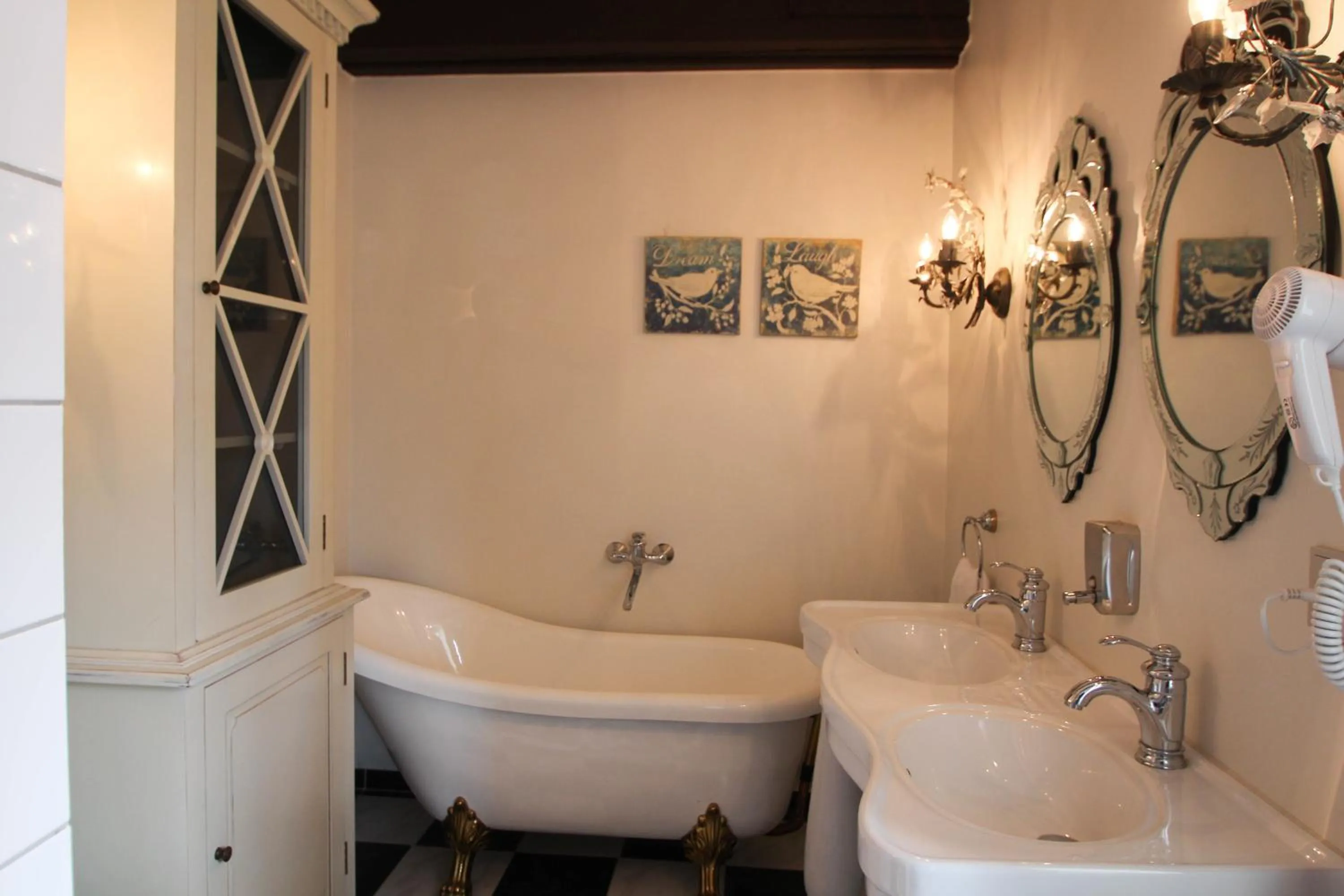Bathroom in Vraa Slotshotel