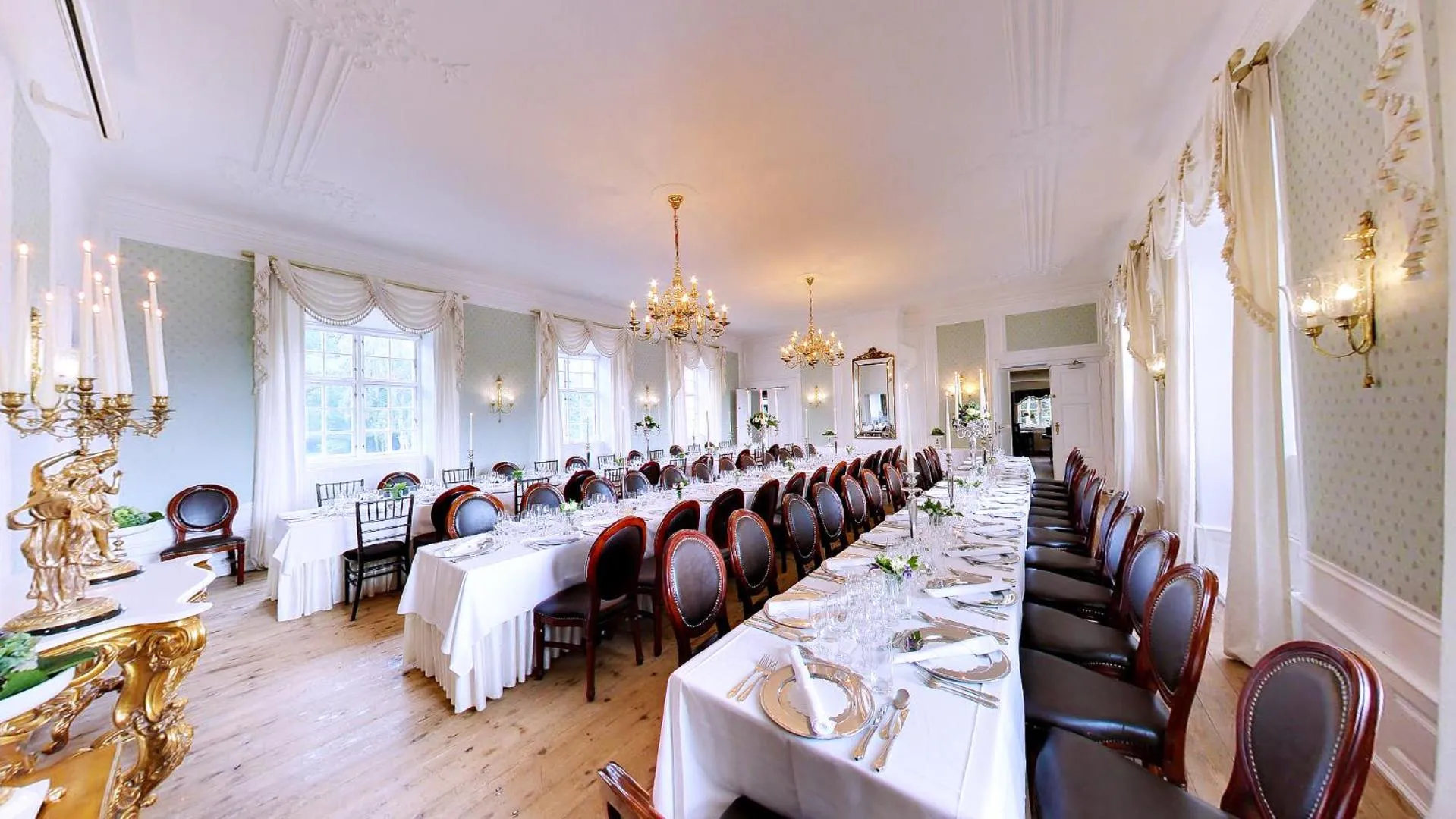 Restaurant/places to eat in Vraa Slotshotel