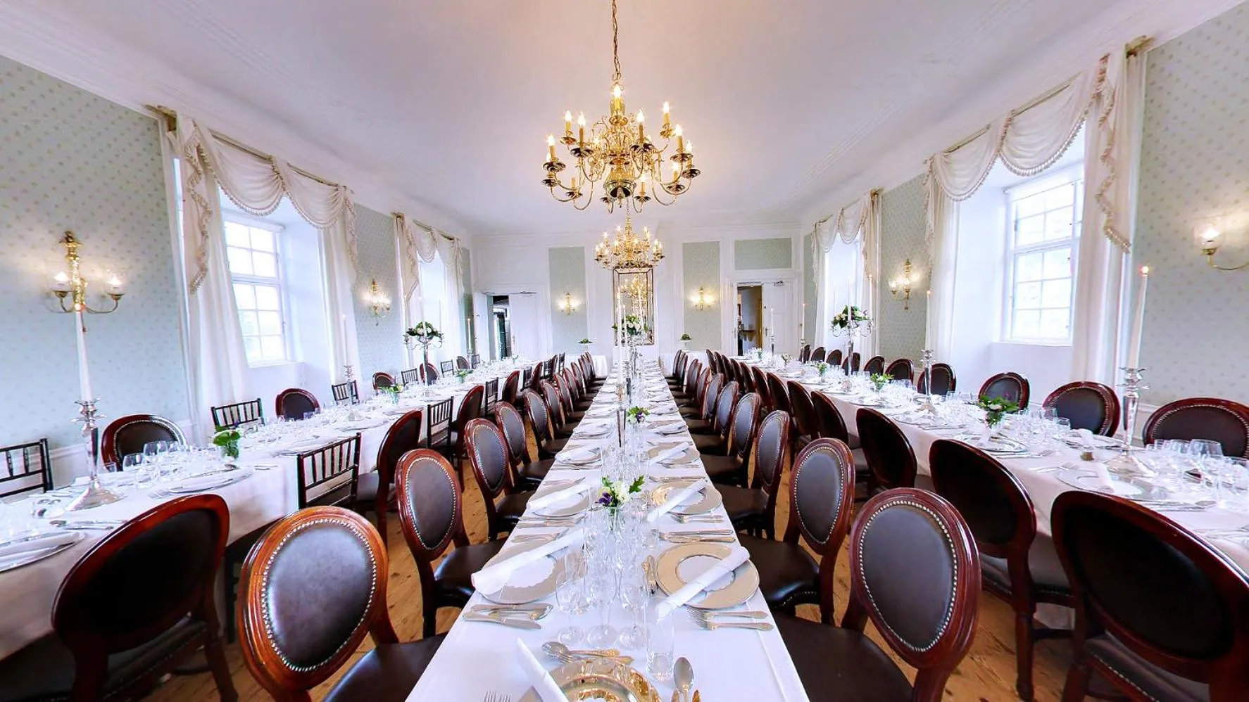 Restaurant/places to eat in Vraa Slotshotel