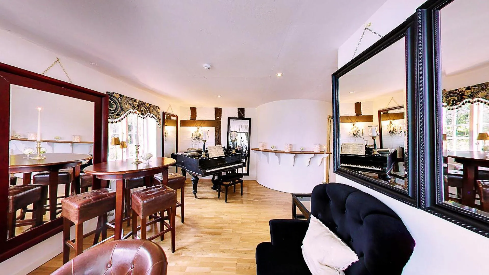 Lounge or bar in Vraa Slotshotel