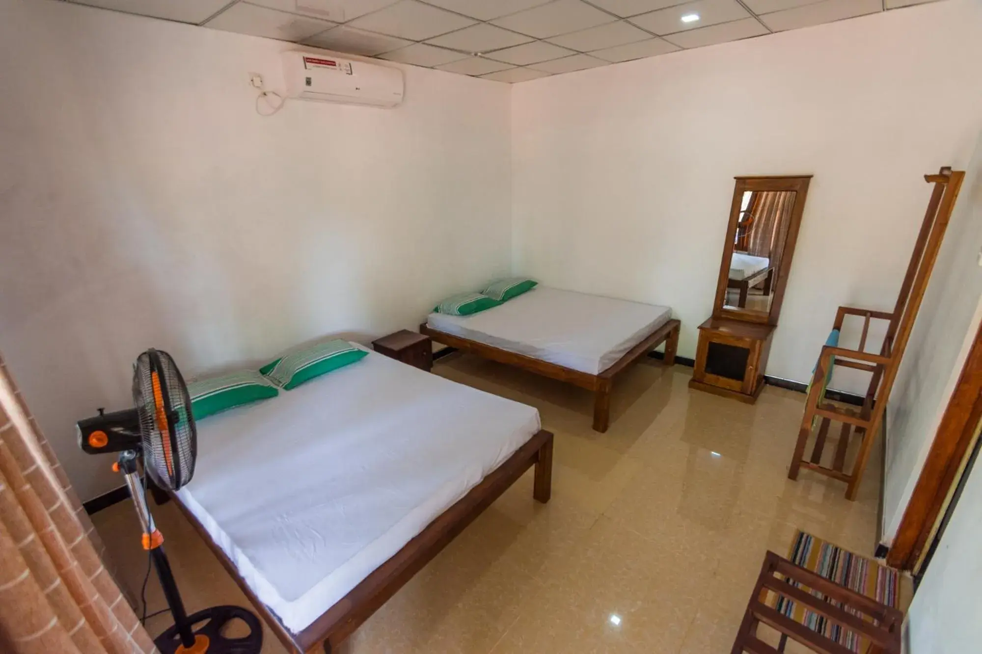 Standard King Room in Wilpattu Holiday Home Standard King Room in Wilpattu Holiday Home