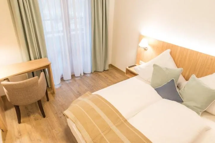 Bedroom, Bed in Gasthof Chiemseefischer