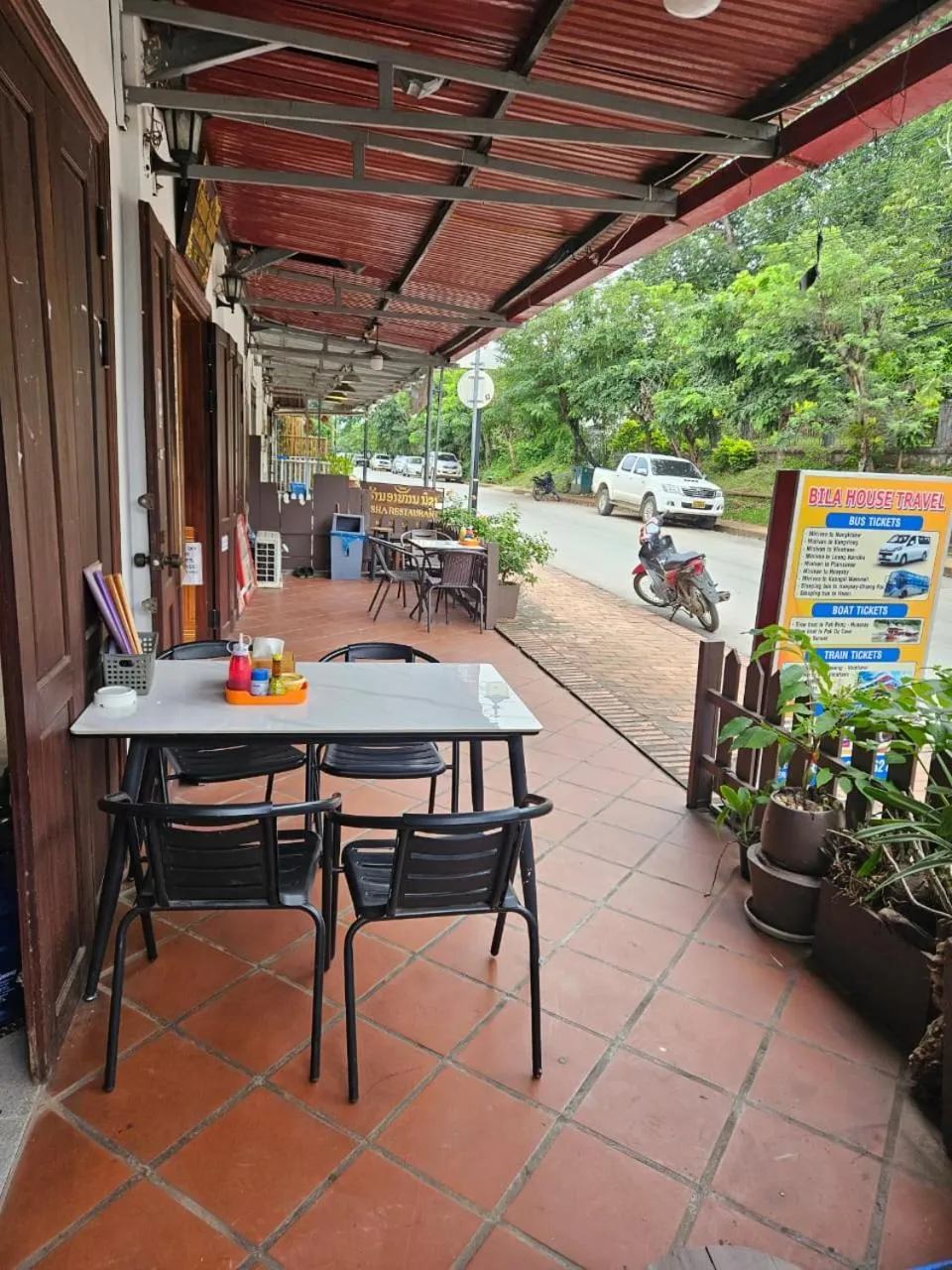 Patio in Chitlatda Bila House