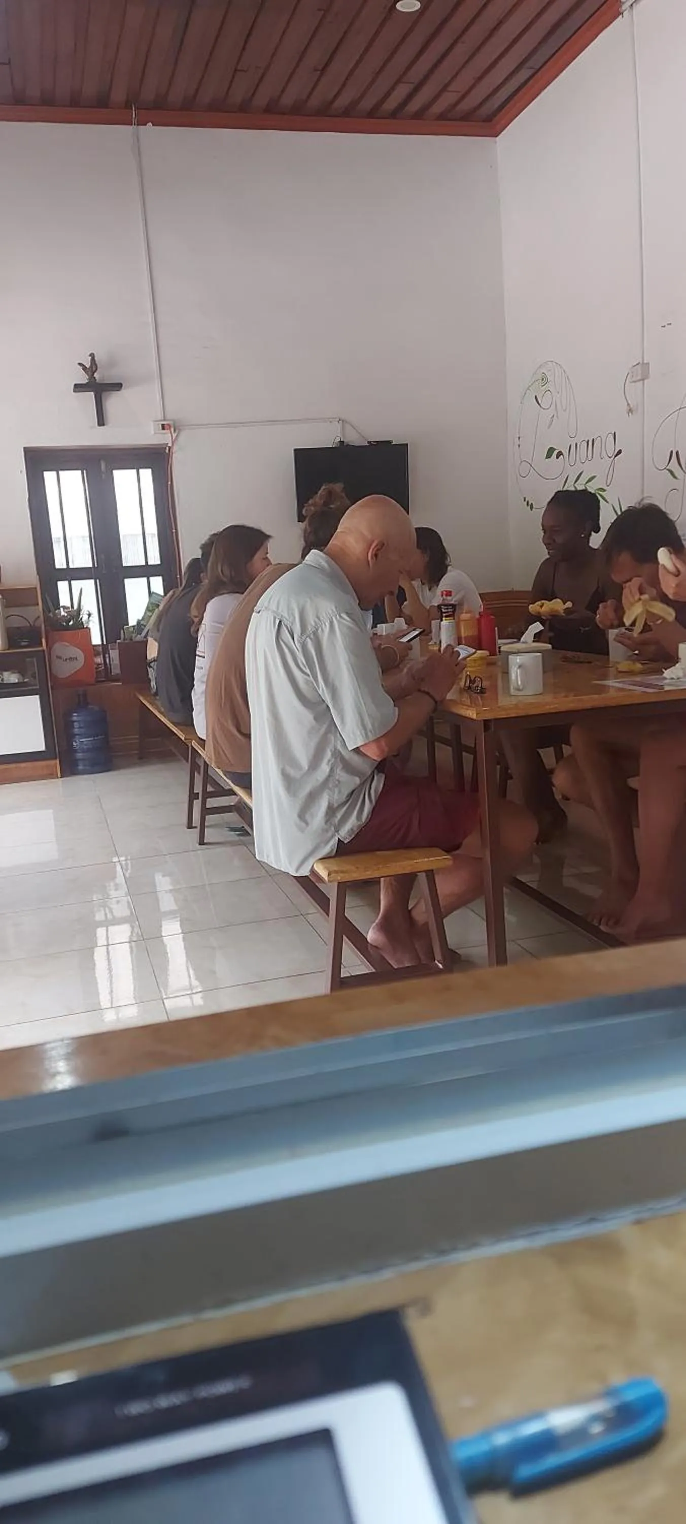 Restaurant/places to eat in Chitlatda Bila House