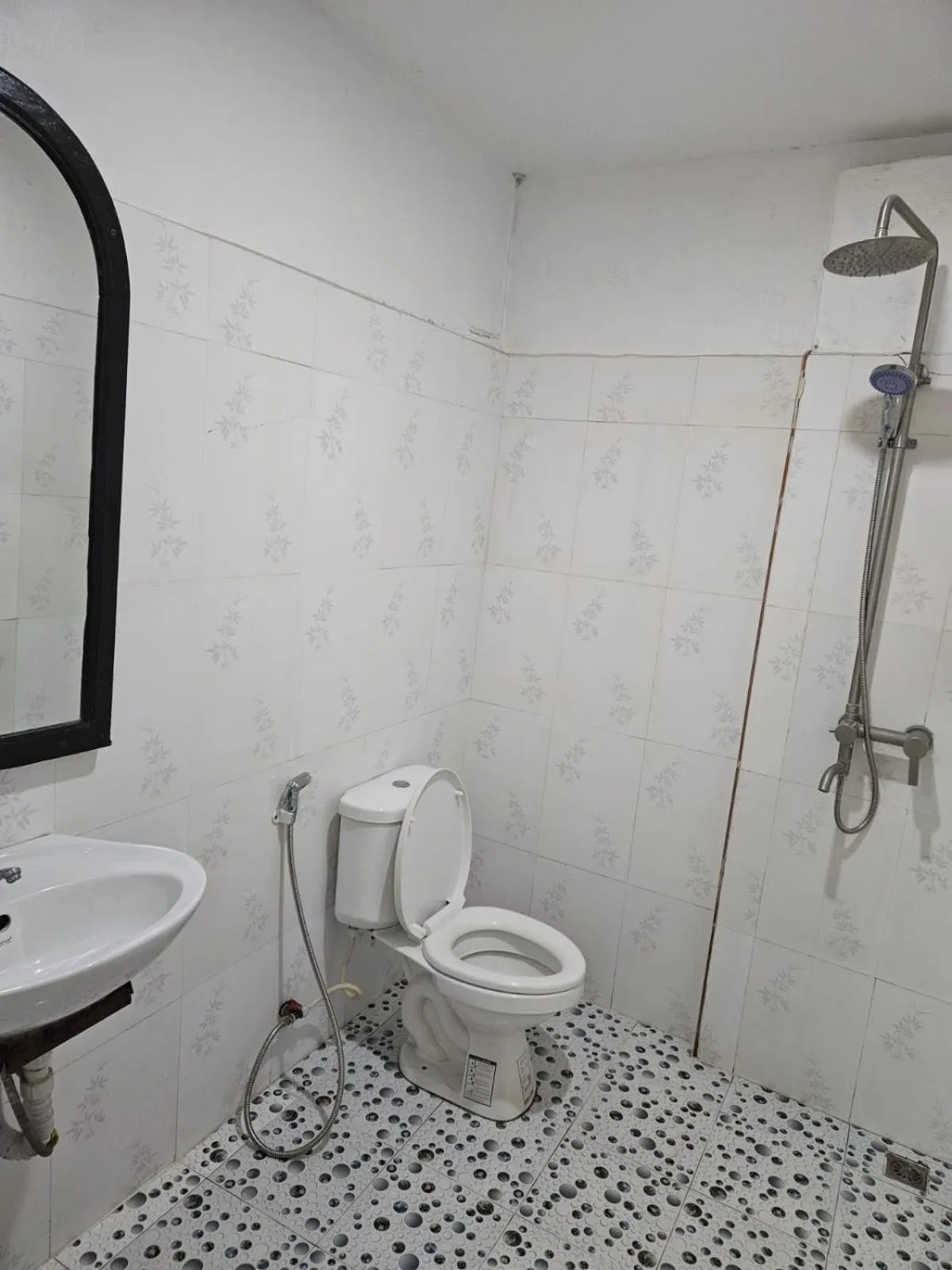 Shower in Chitlatda Bila House