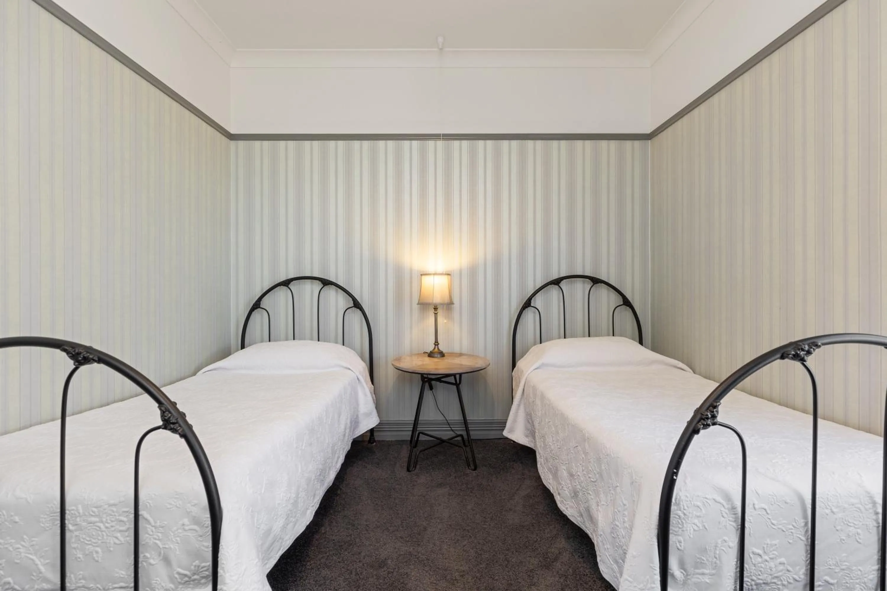 Bed in Wagga Wagga Country Cottages