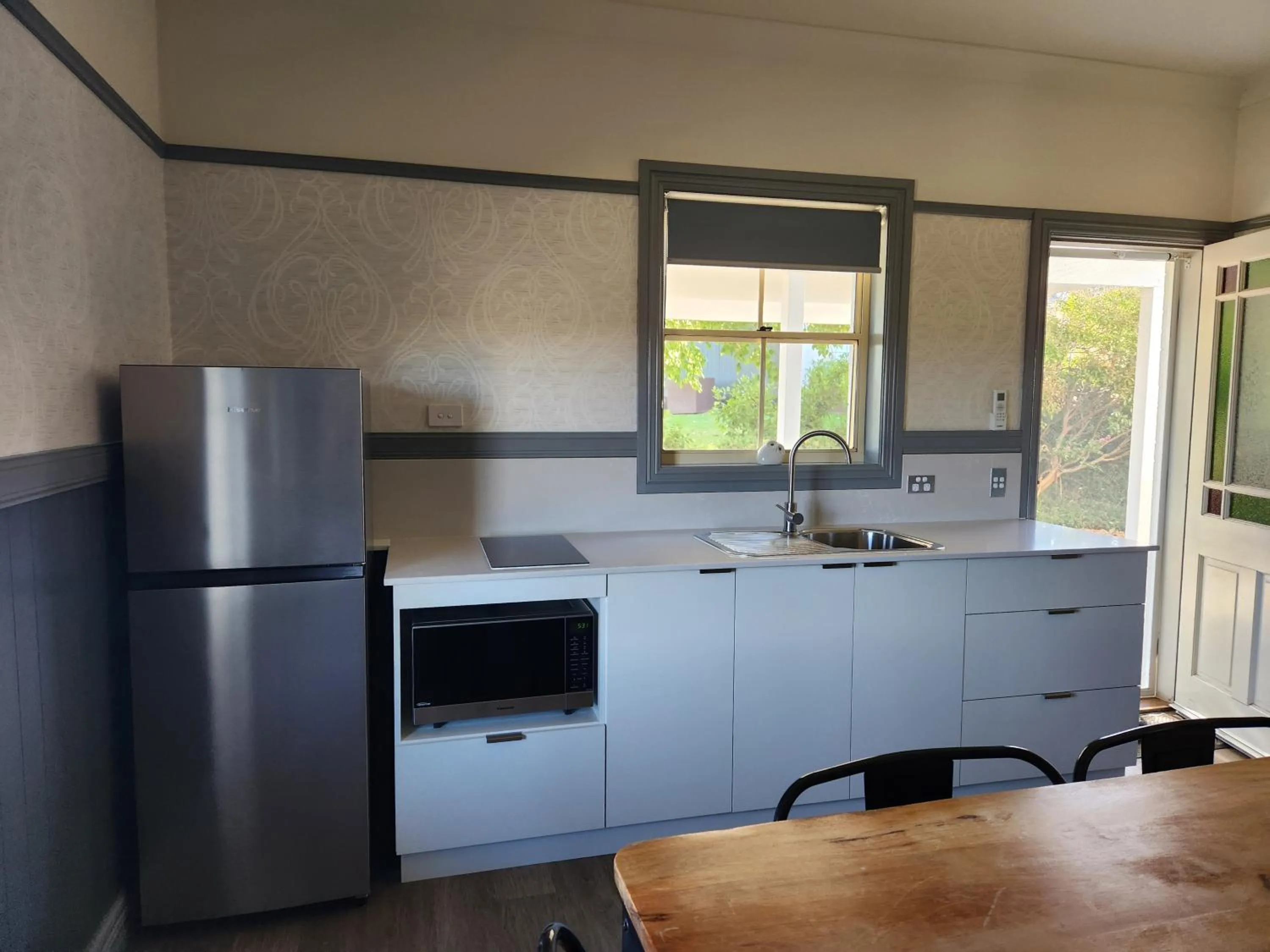 Kitchen or kitchenette in Wagga Wagga Country Cottages
