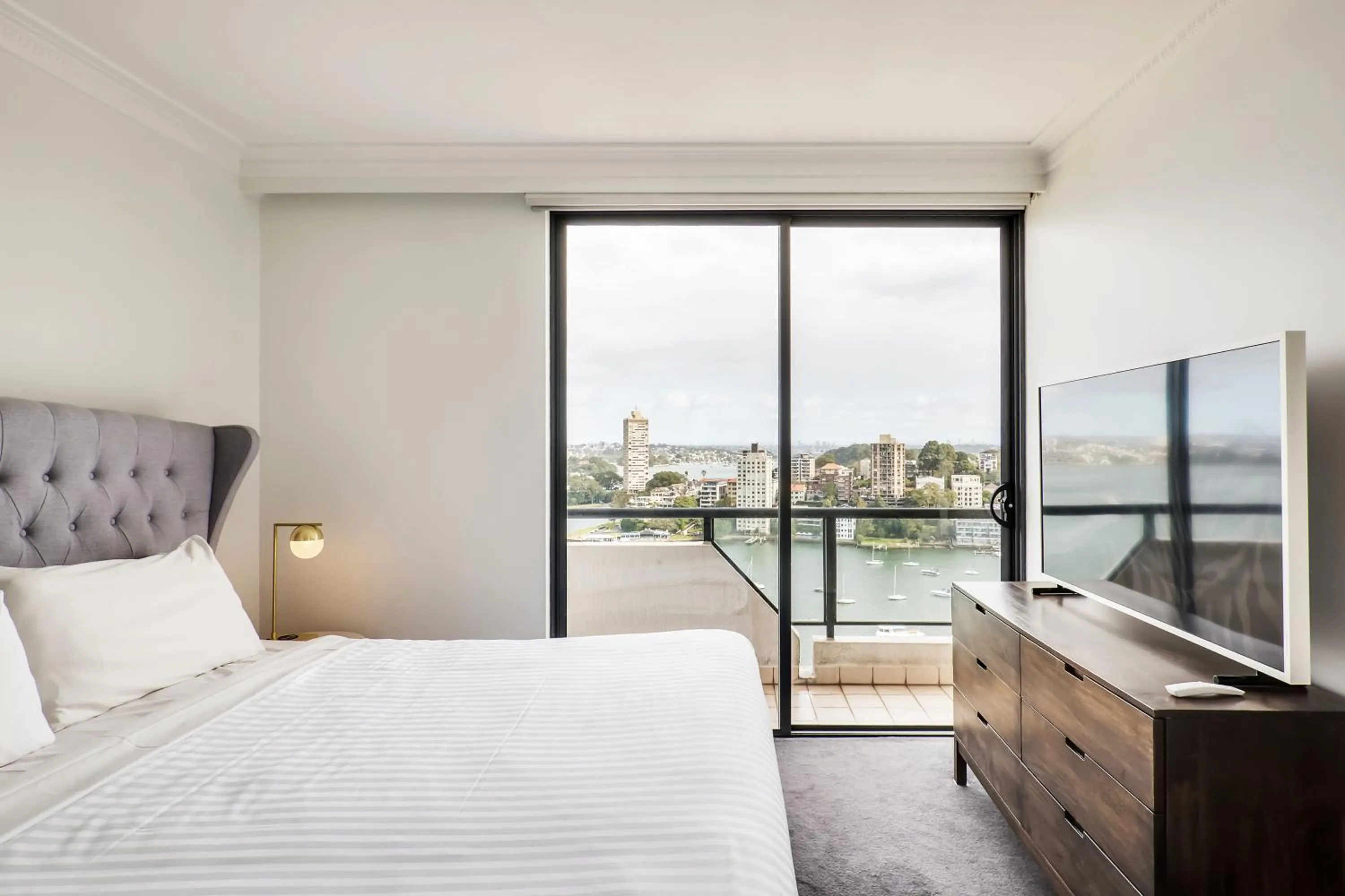 Bedroom, Bed in Milson Serviced Apartments