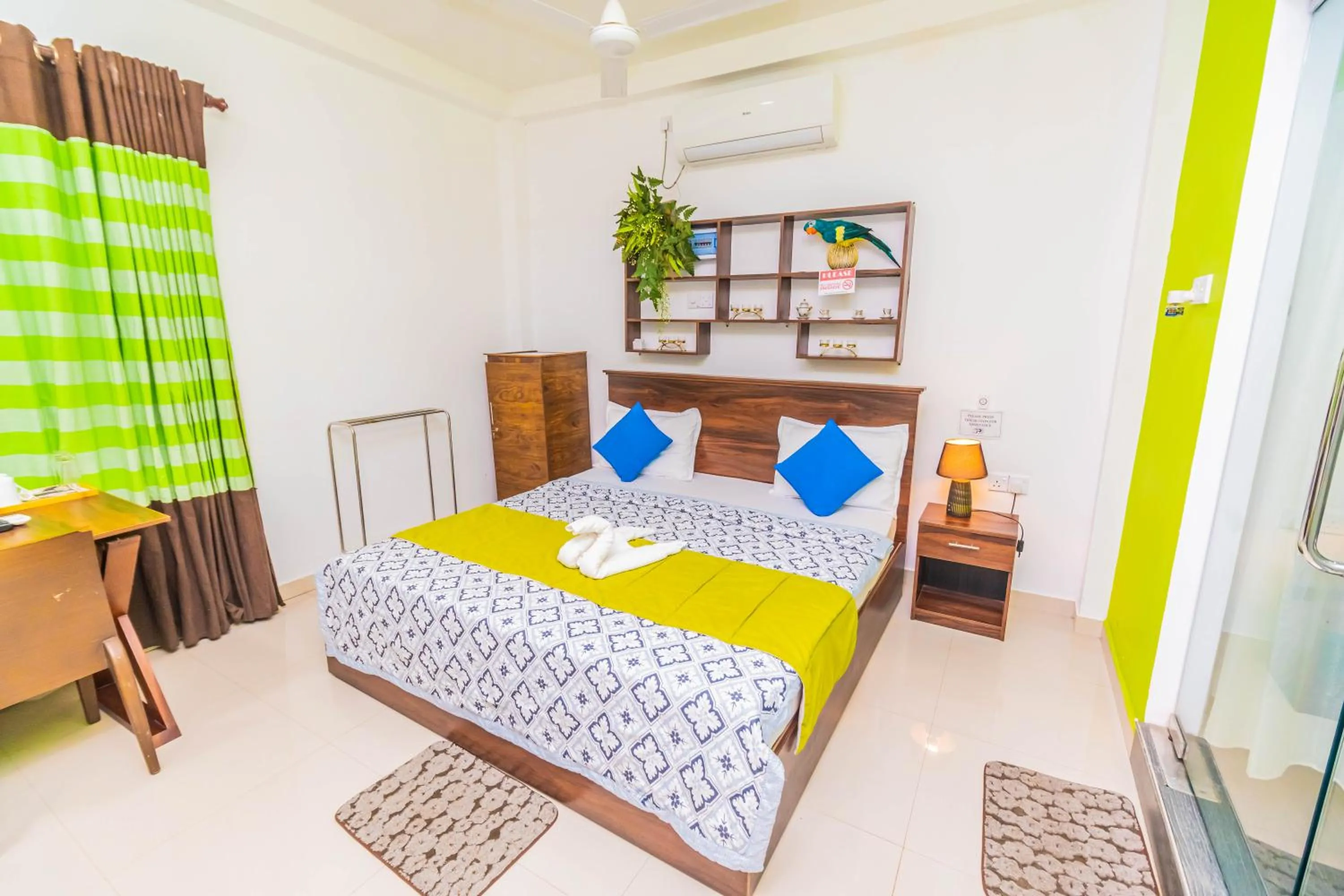 Bed in Cinnamon Airport Residencies