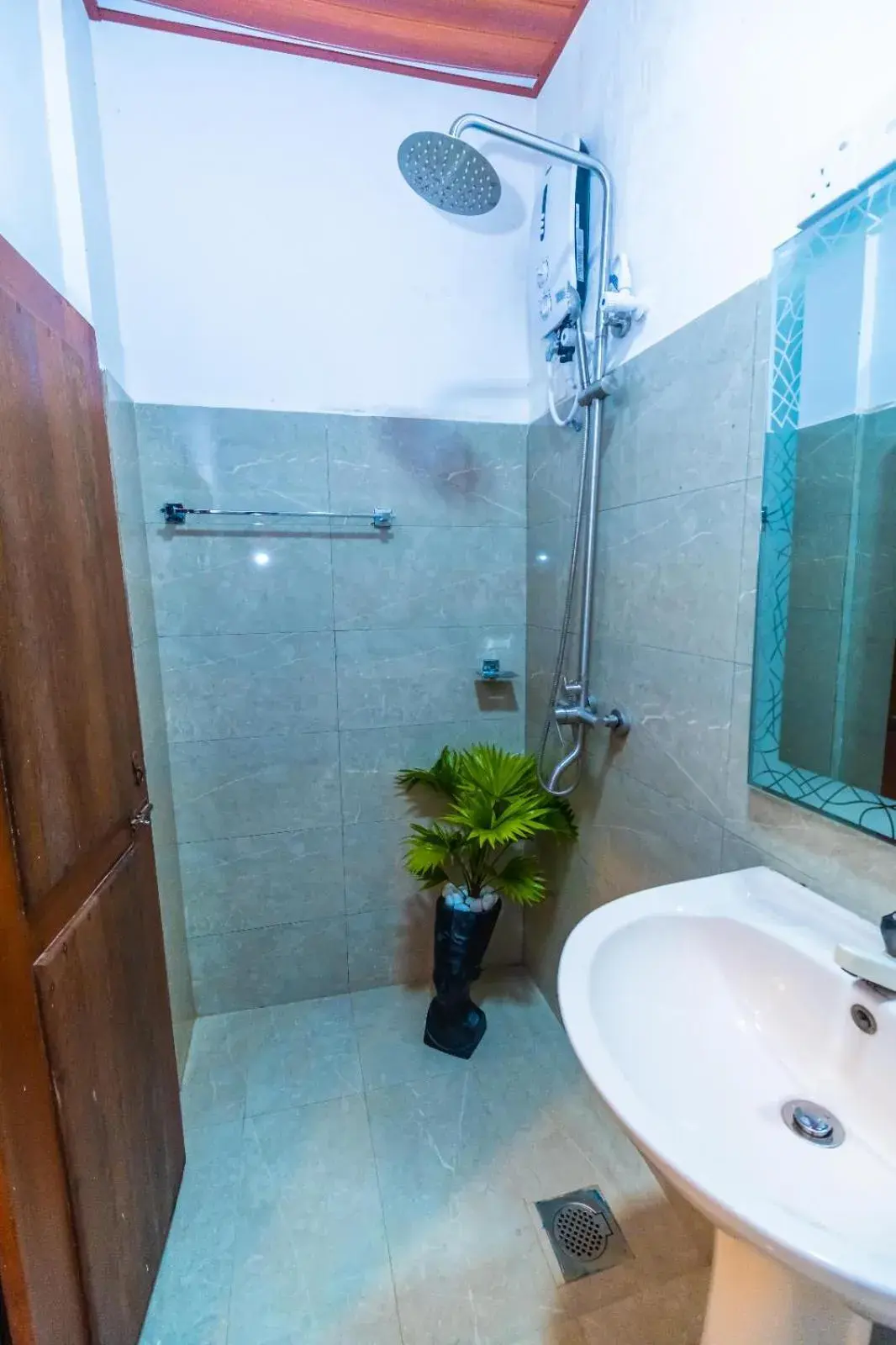 Deluxe Double Room in Cinnamon Airport Residencies Deluxe Double Room in Cinnamon Airport Residencies