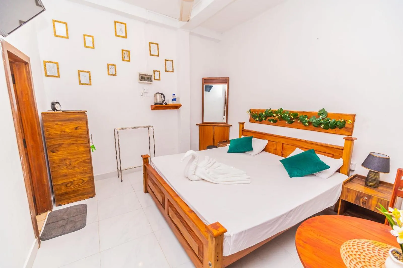 Bed in Cinnamon Airport Residencies