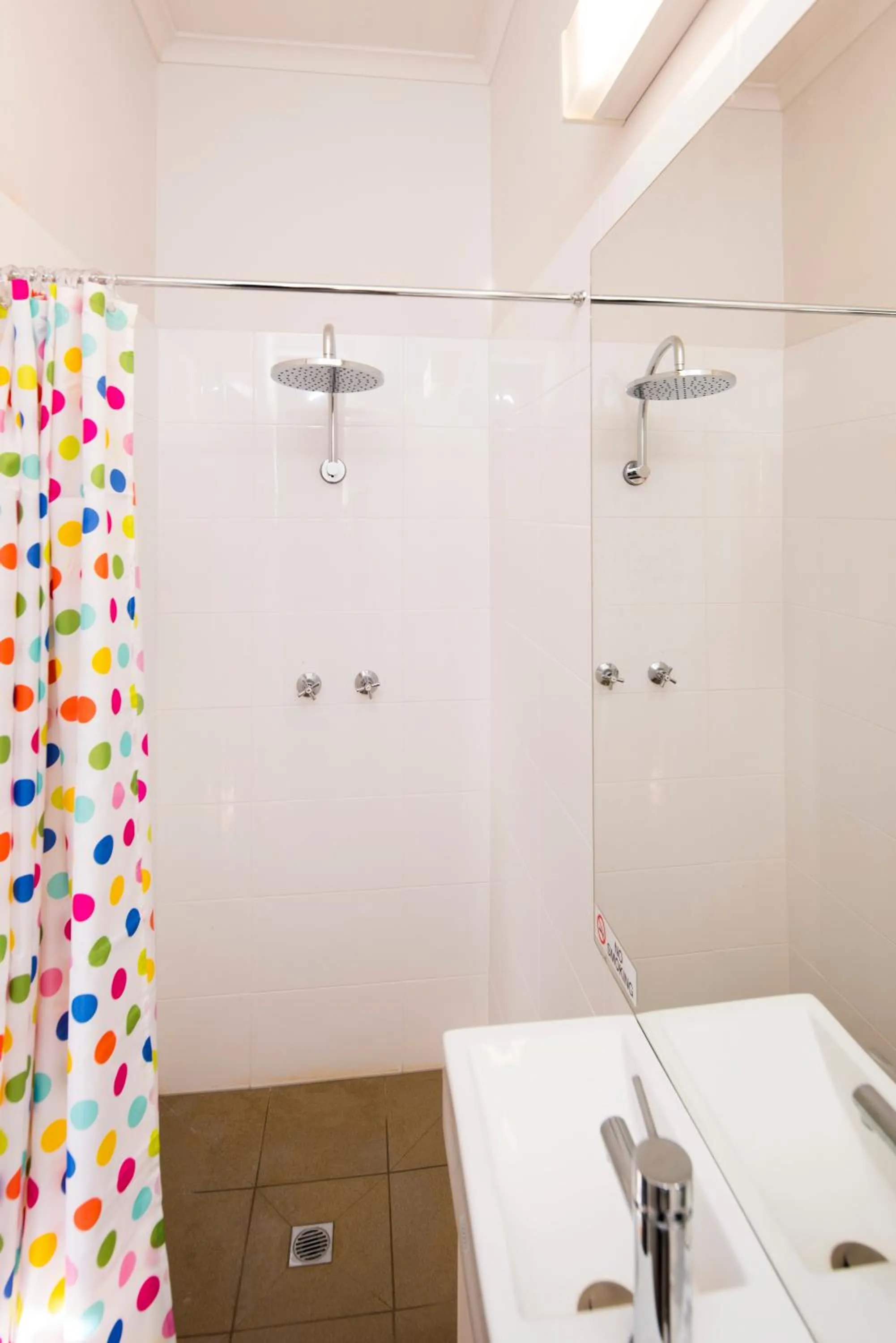 Bathroom in Mowbray Hotel