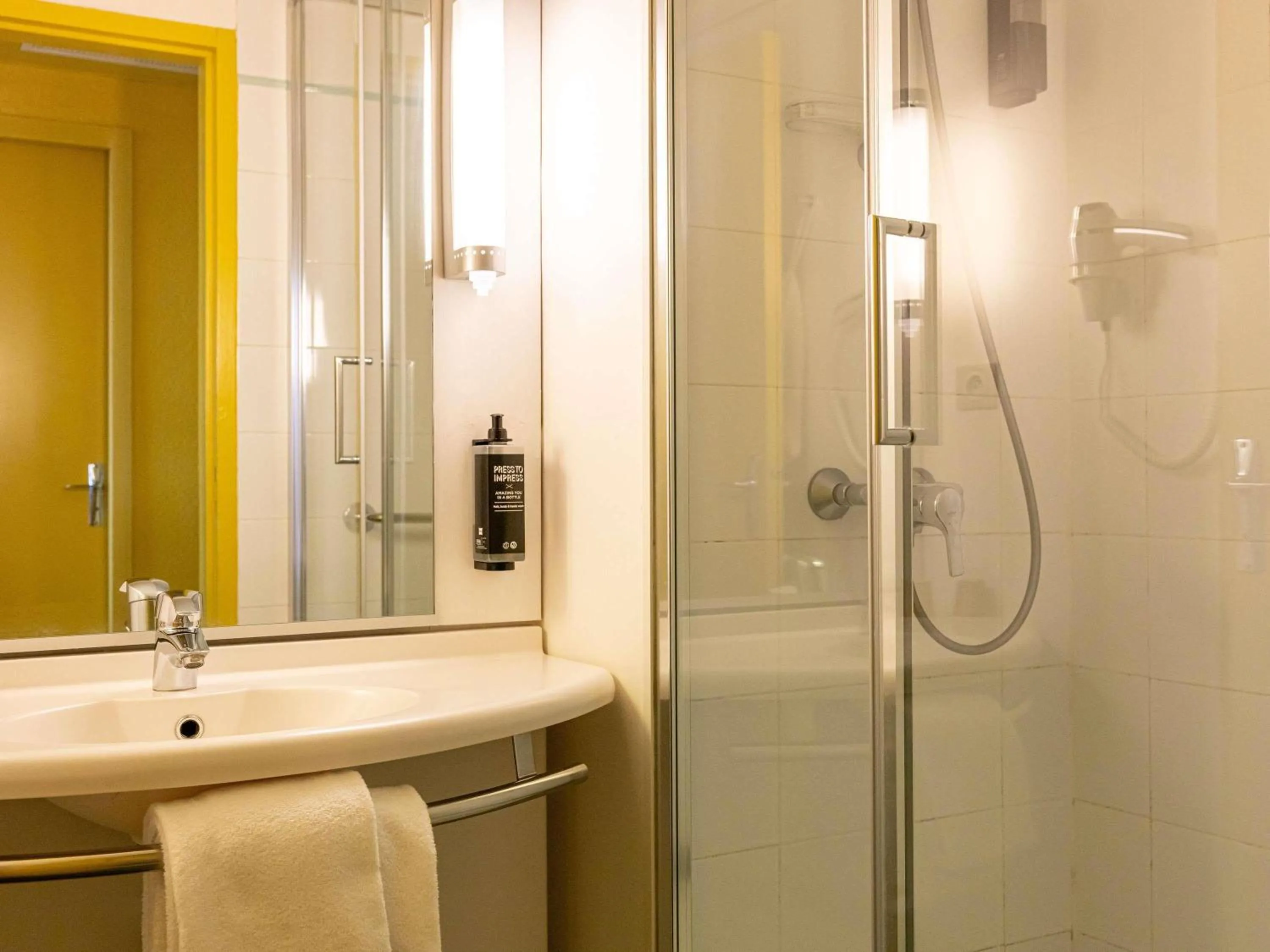 Bedroom in ibis styles Dax Centre