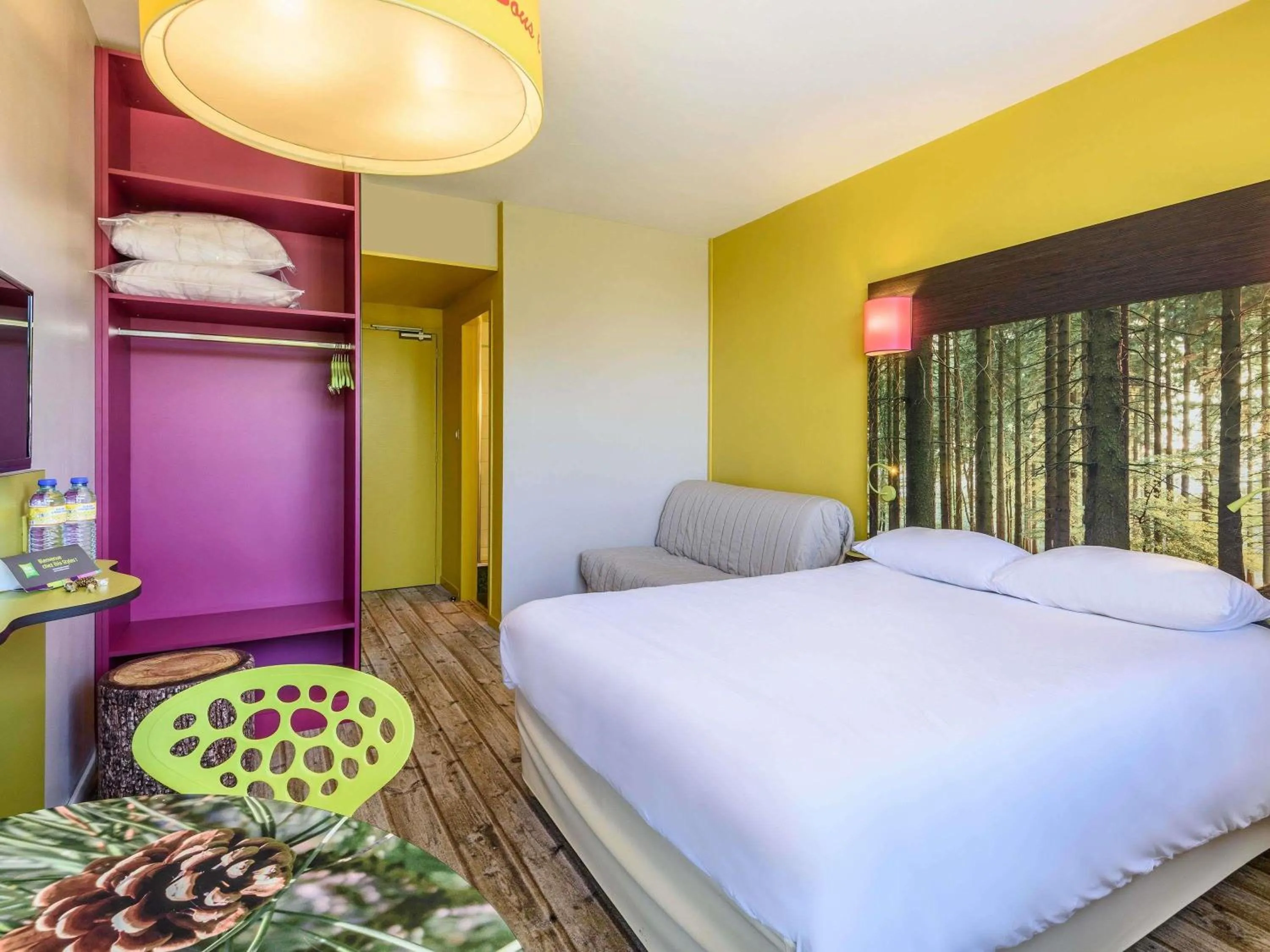 Property building, Bed in ibis styles Dax Centre