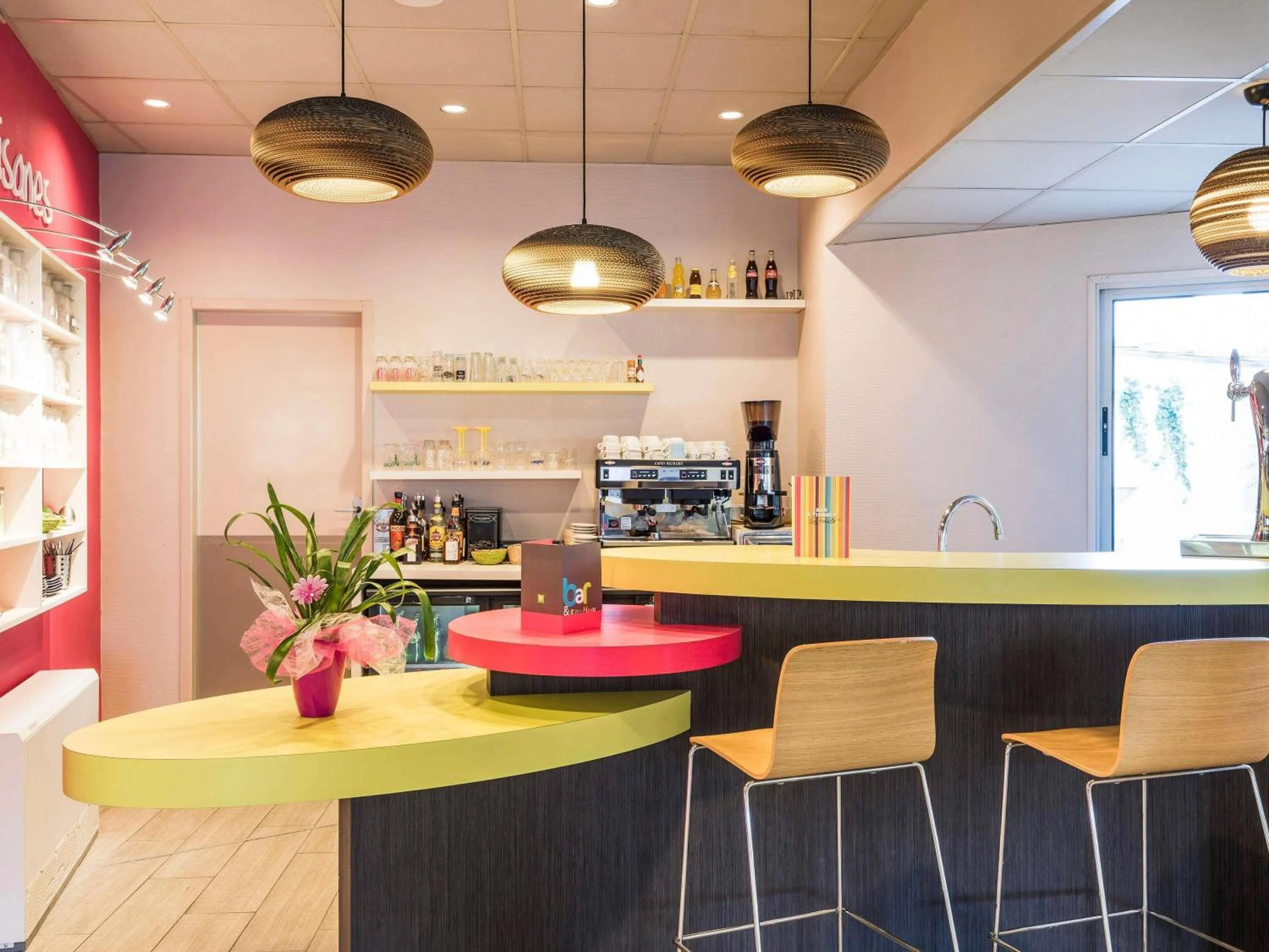 Lounge or bar in ibis styles Dax Centre