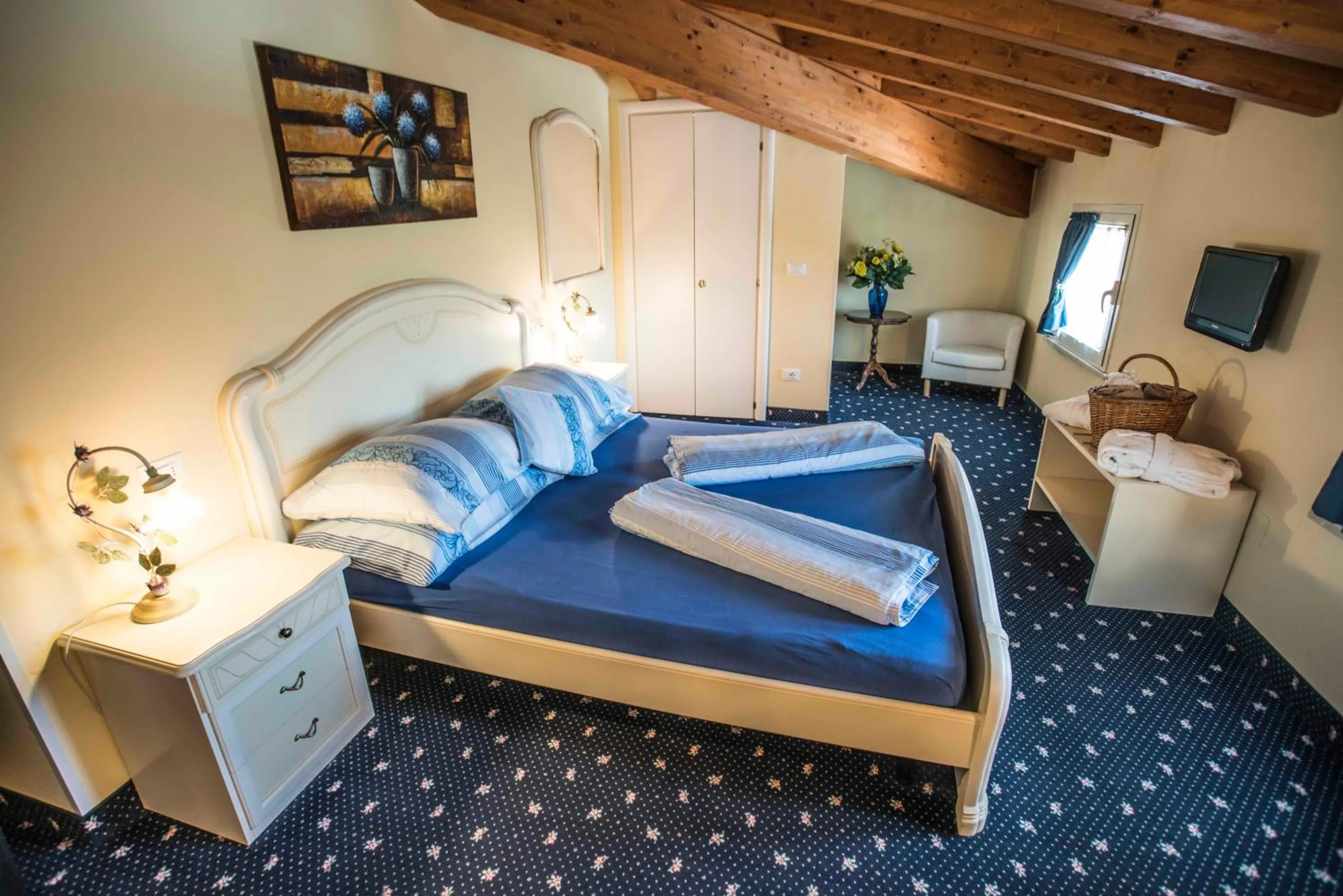 Bedroom in Borgo dei Poeti Romantik Hotel