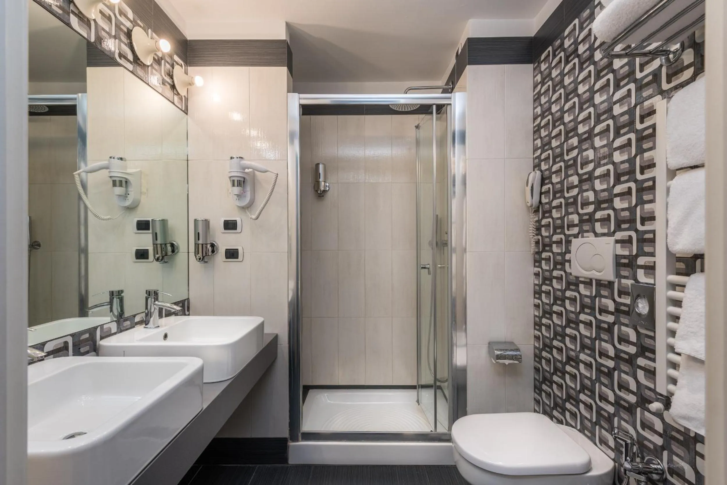 Shower in Noba Hotel e Residenze