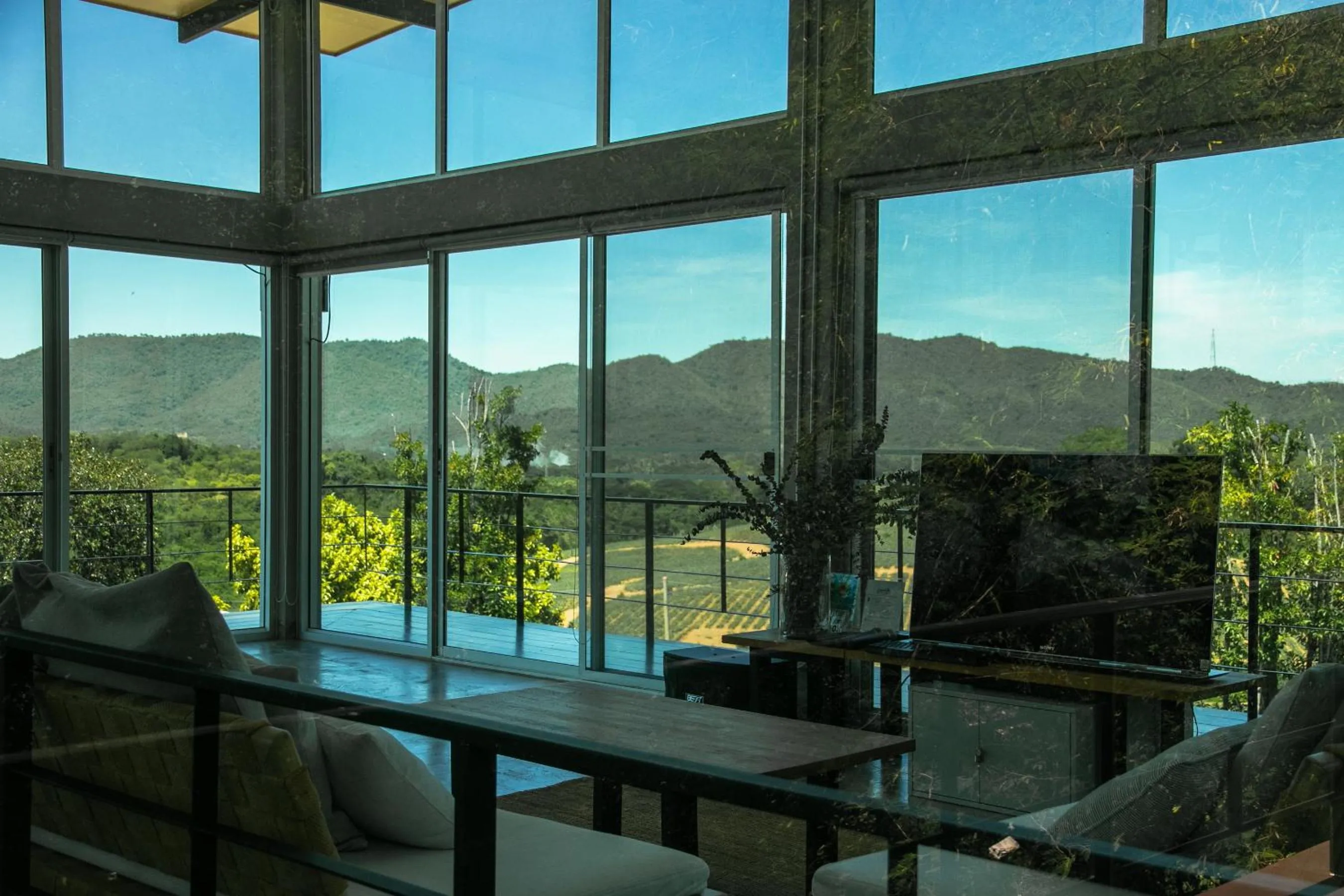 Communal lounge/ TV room in Mighty Mountain Thailand