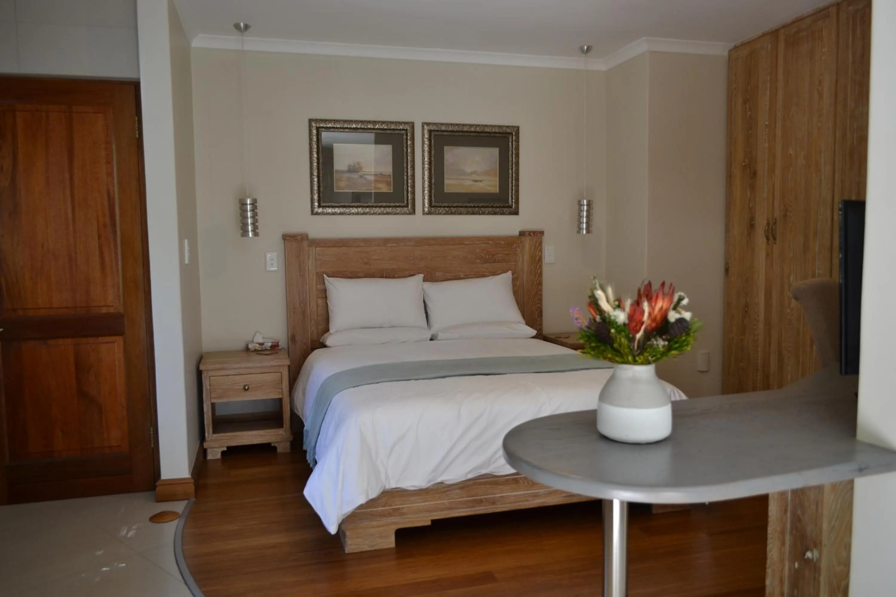 Photo of the whole room, Bed in Lydall Wild Tranquil Garden Suites