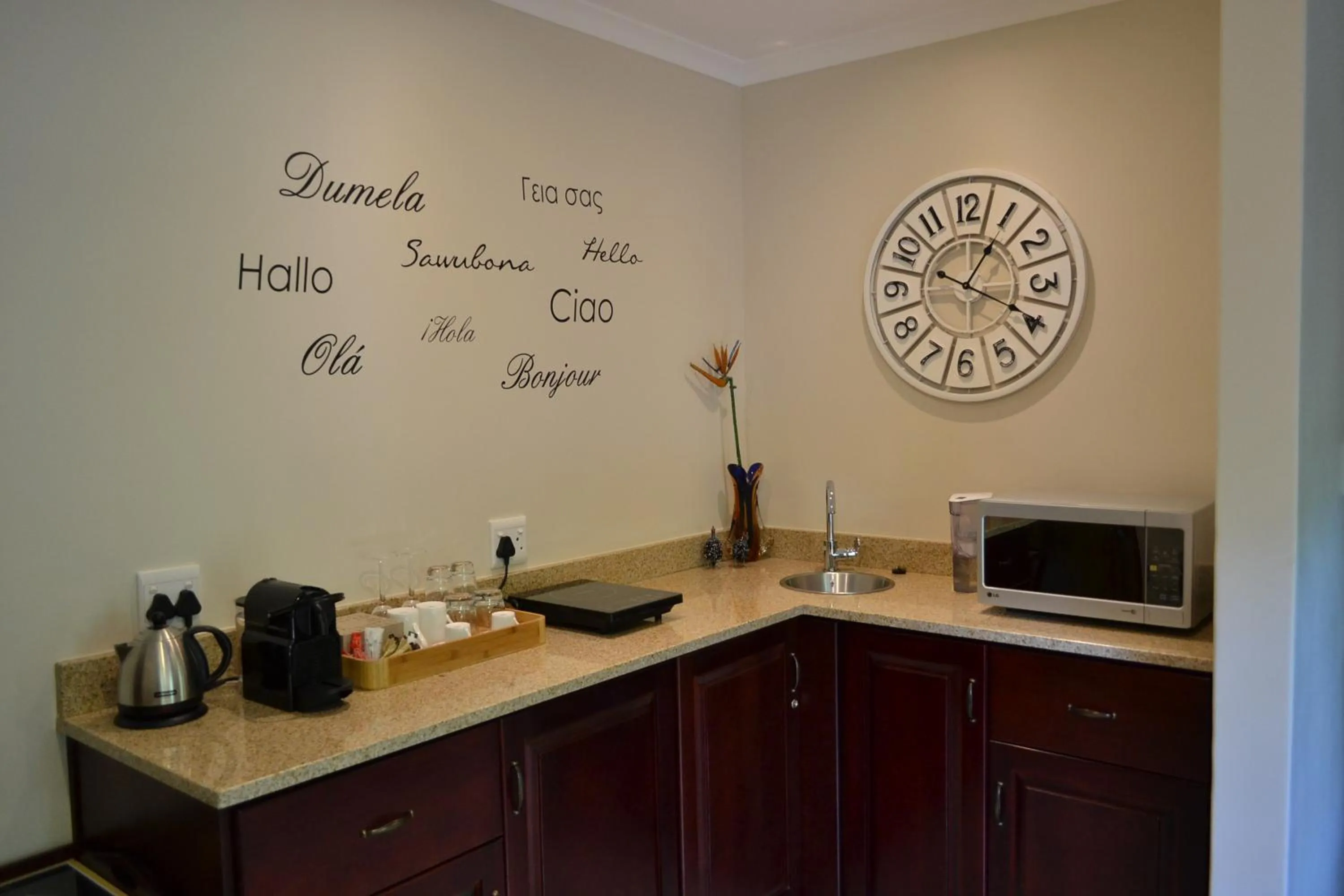 Kitchen or kitchenette in Lydall Wild Tranquil Garden Suites