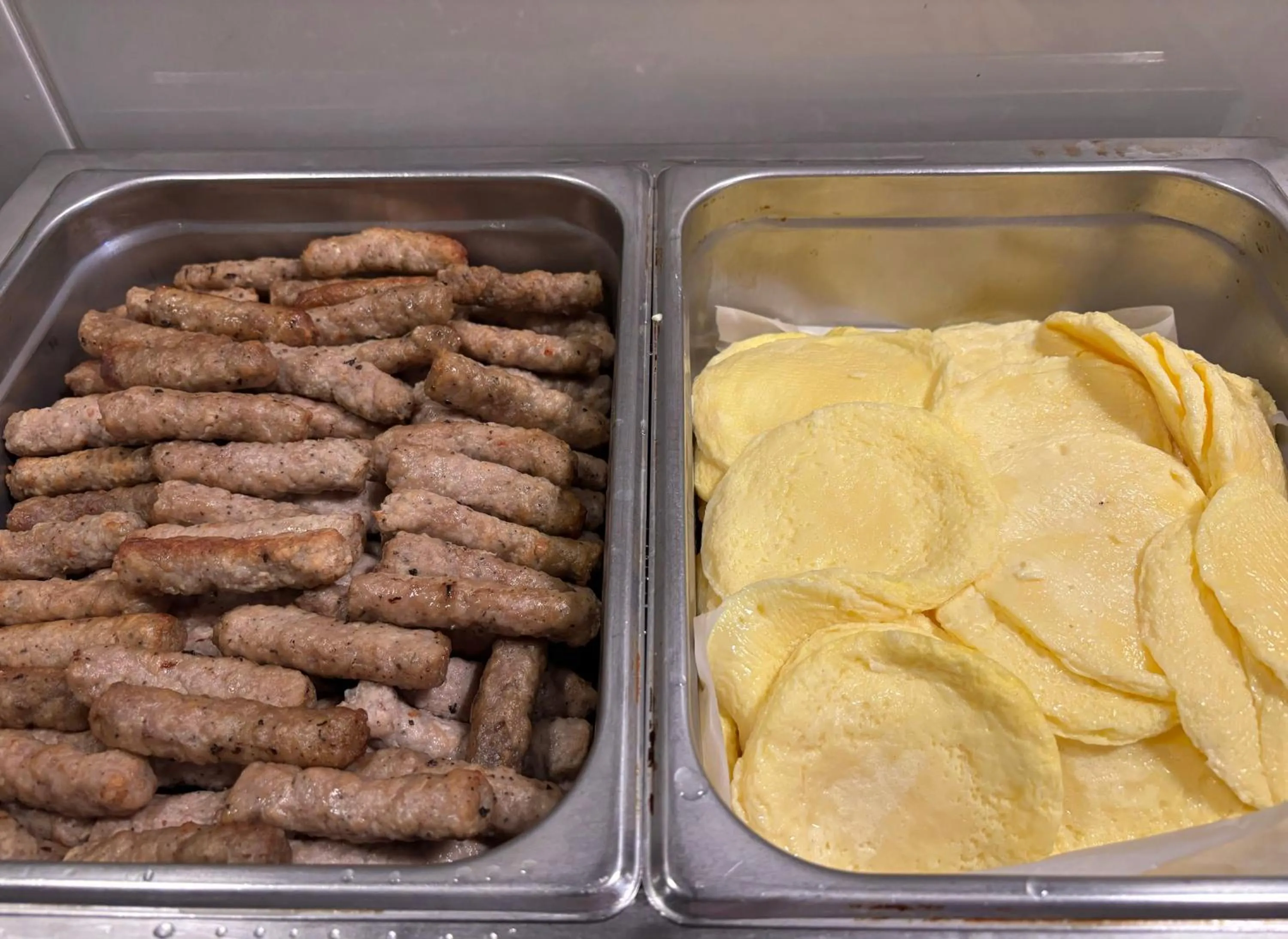 Breakfast in Super 8 by Wyndham Macleod Trail Calgary