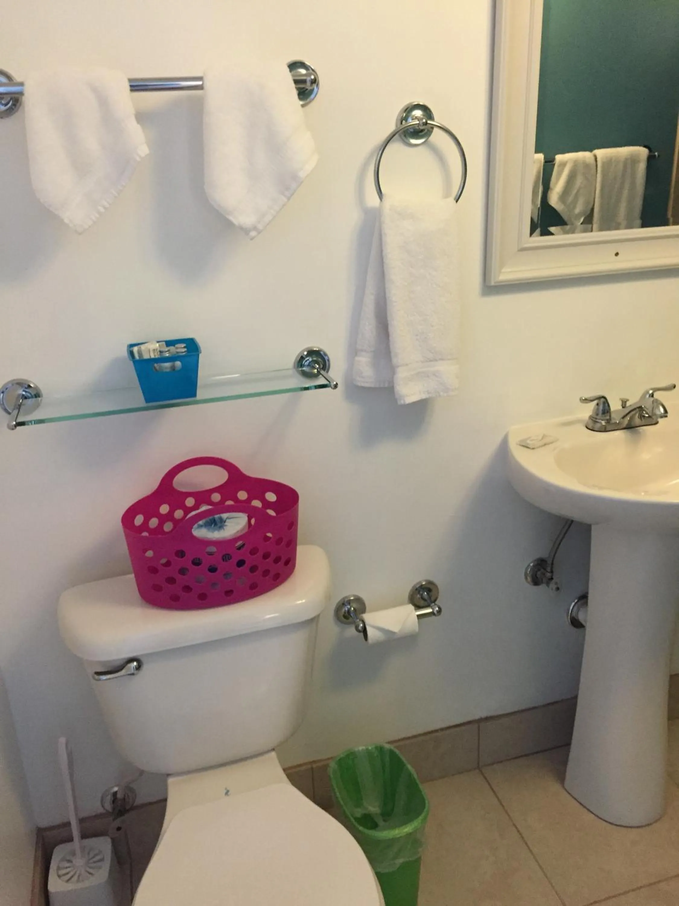 Bathroom in Seafarer Key Largo Resort and Beach