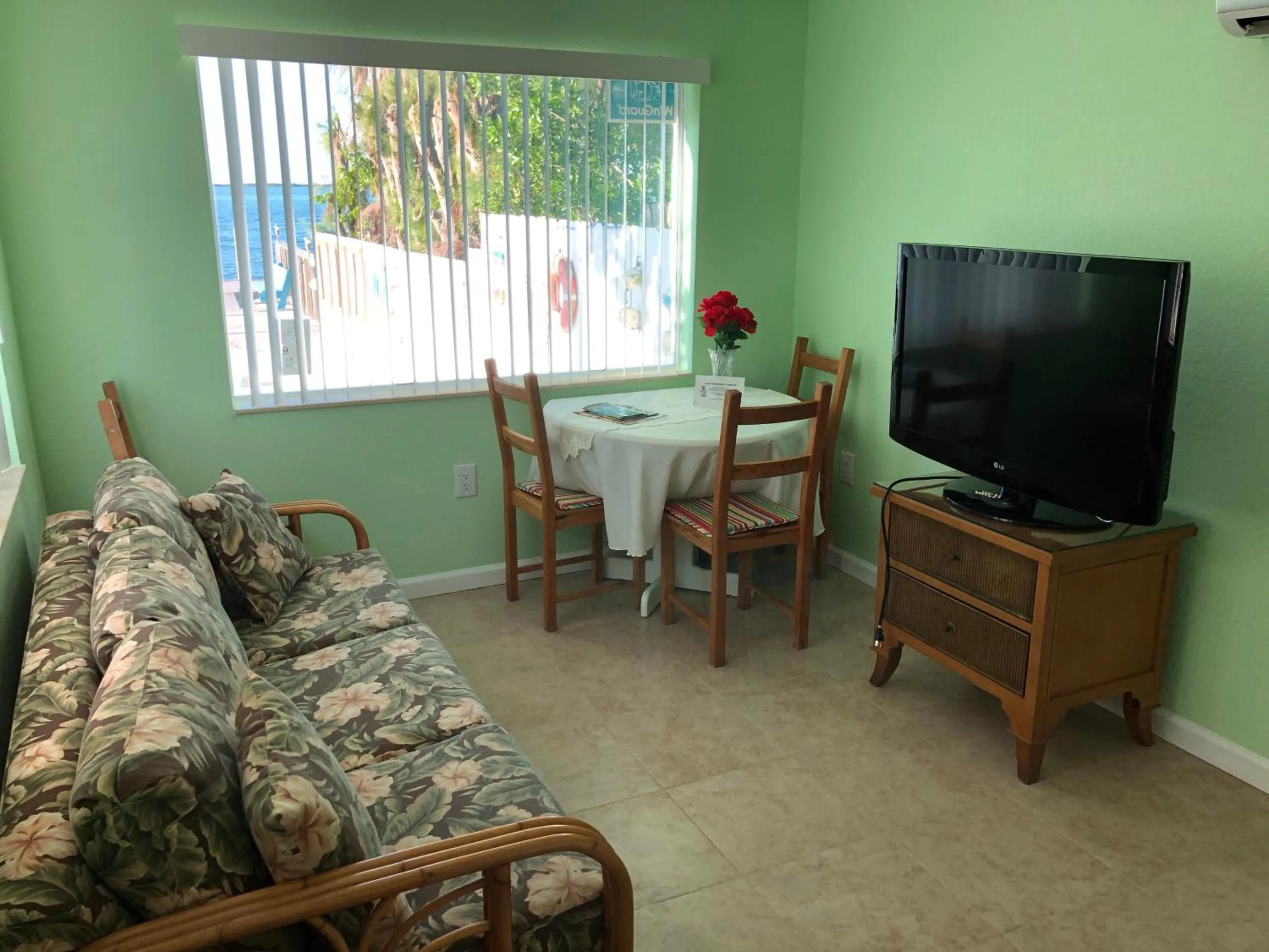 Living room in Seafarer Key Largo Resort and Beach