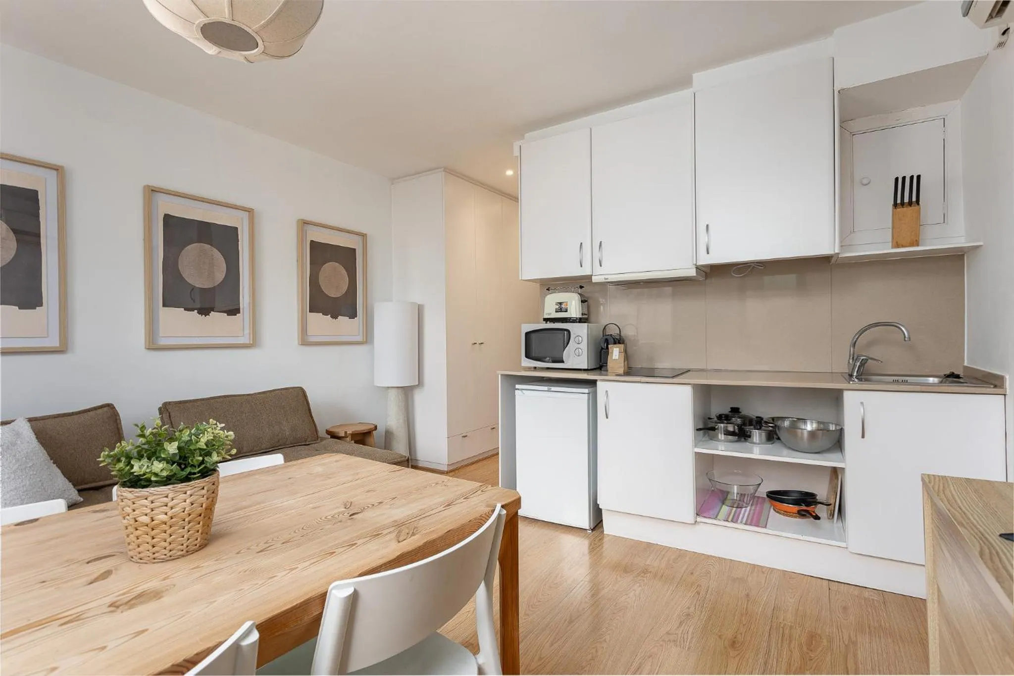 Dining area in Ola Living Vidreria