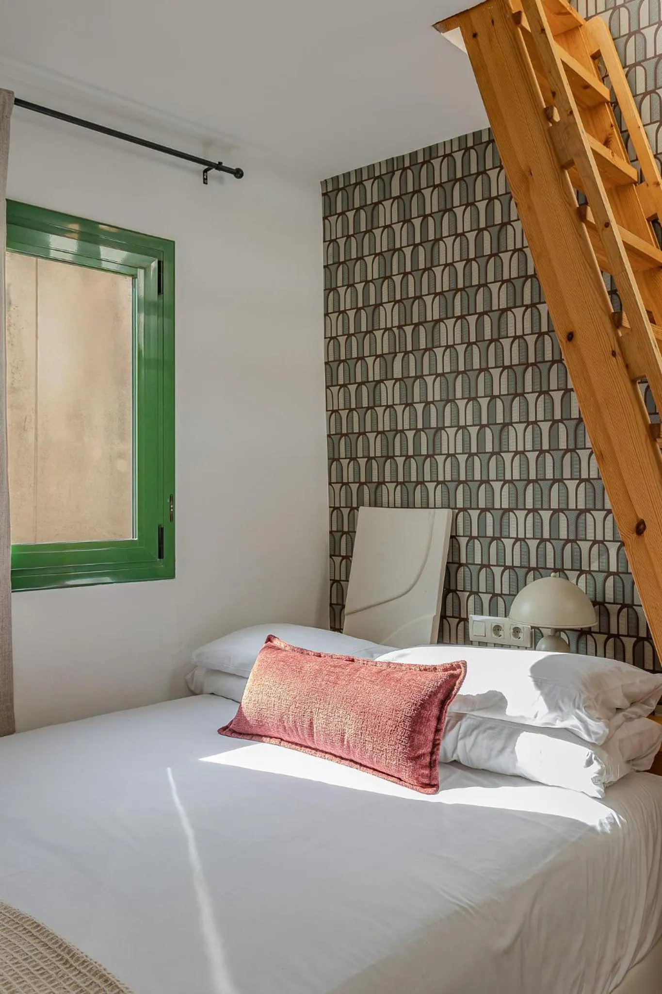 Bed in Ola Living Vidreria