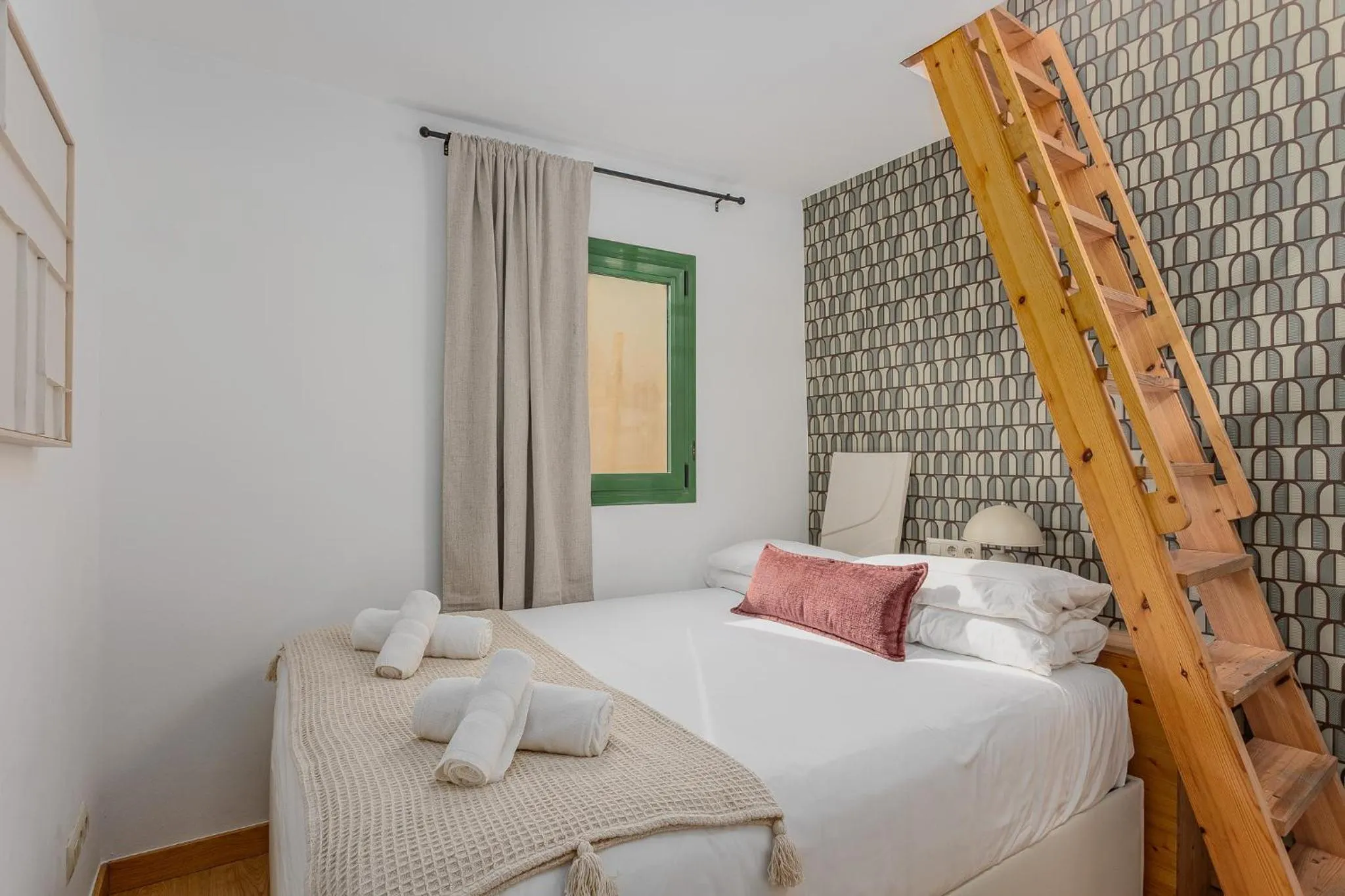 Bed in Ola Living Vidreria