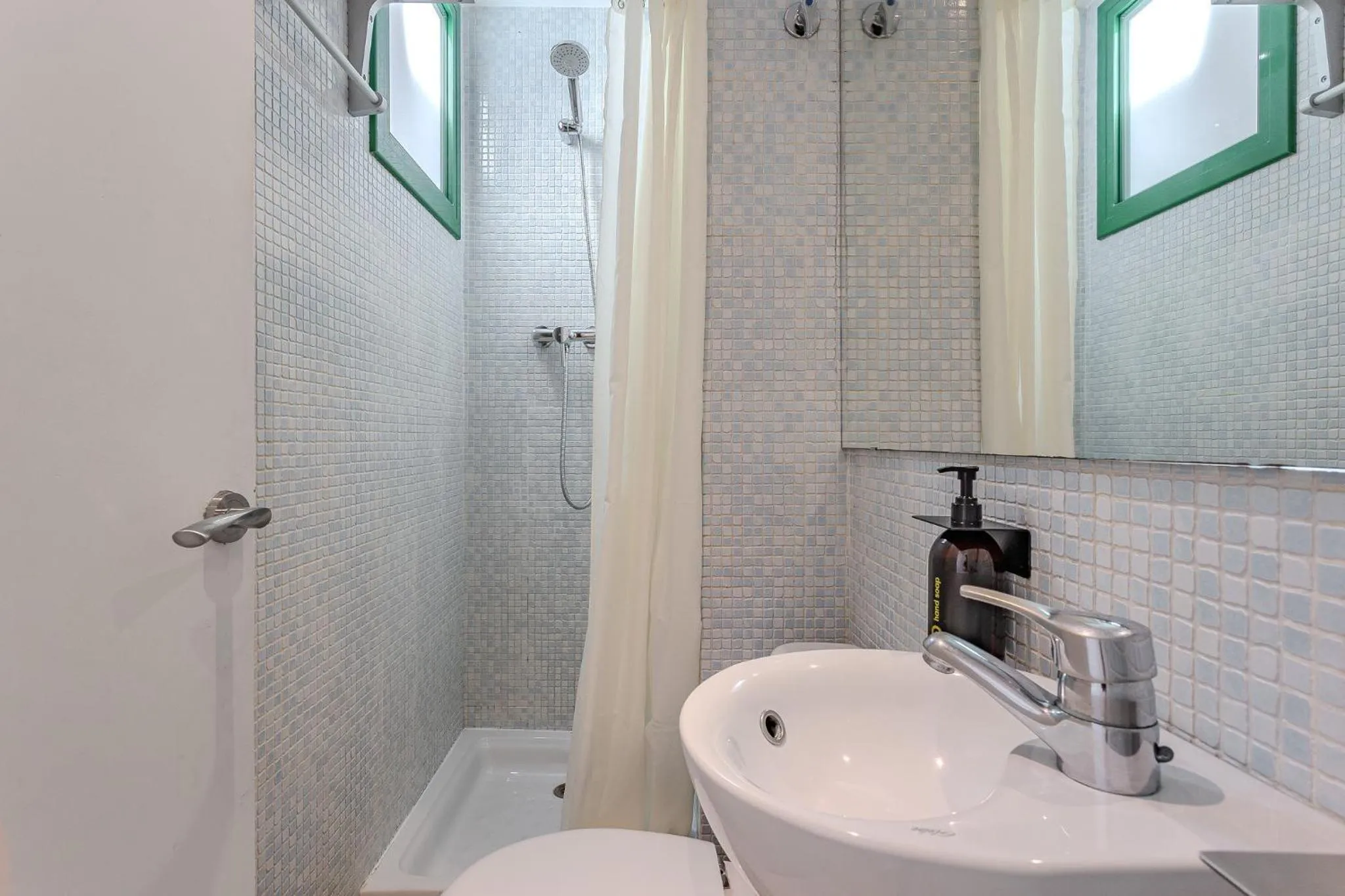 Bathroom in Ola Living Vidreria