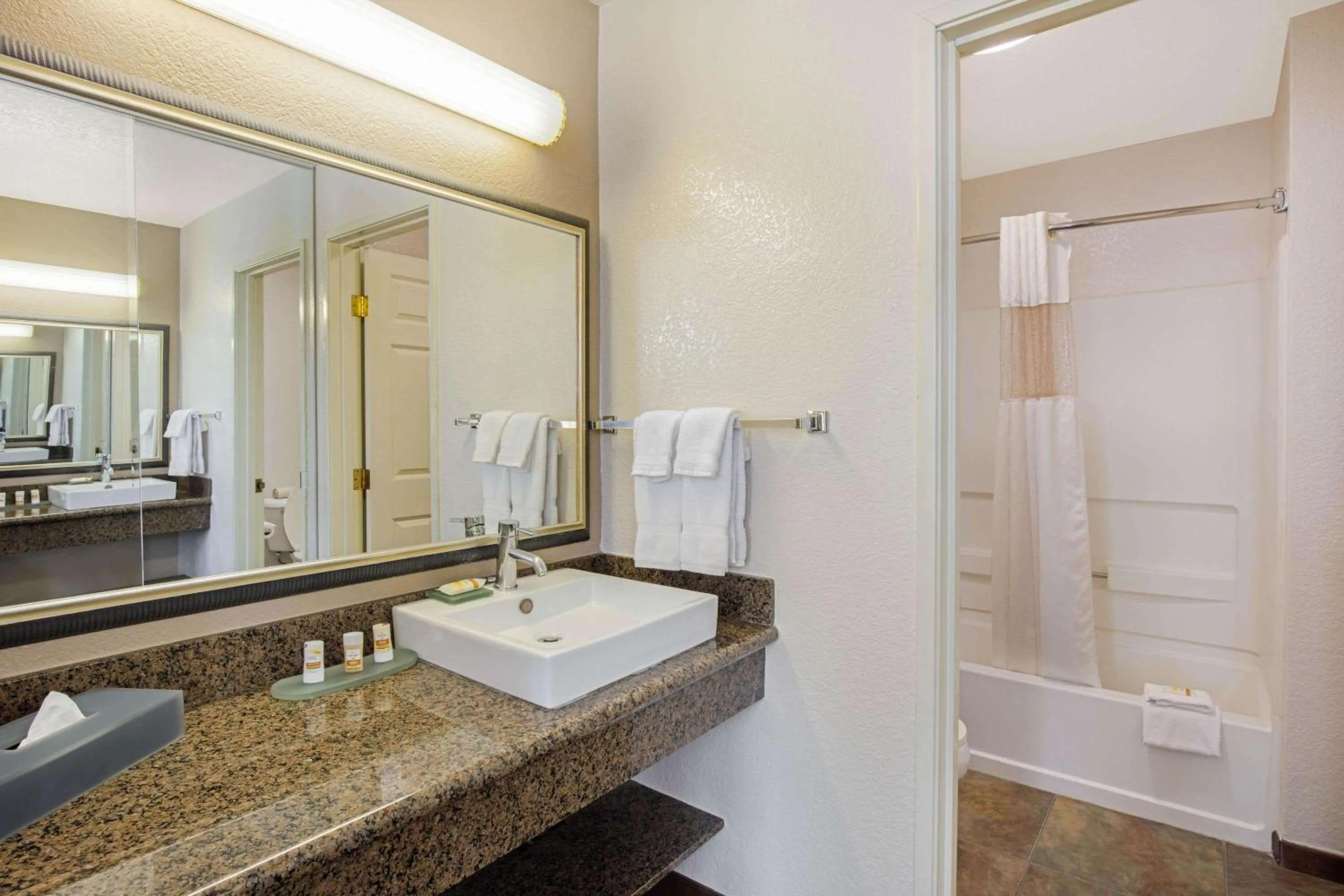 Bathroom in La Quinta by Wyndham Las Vegas RedRock/Summerlin