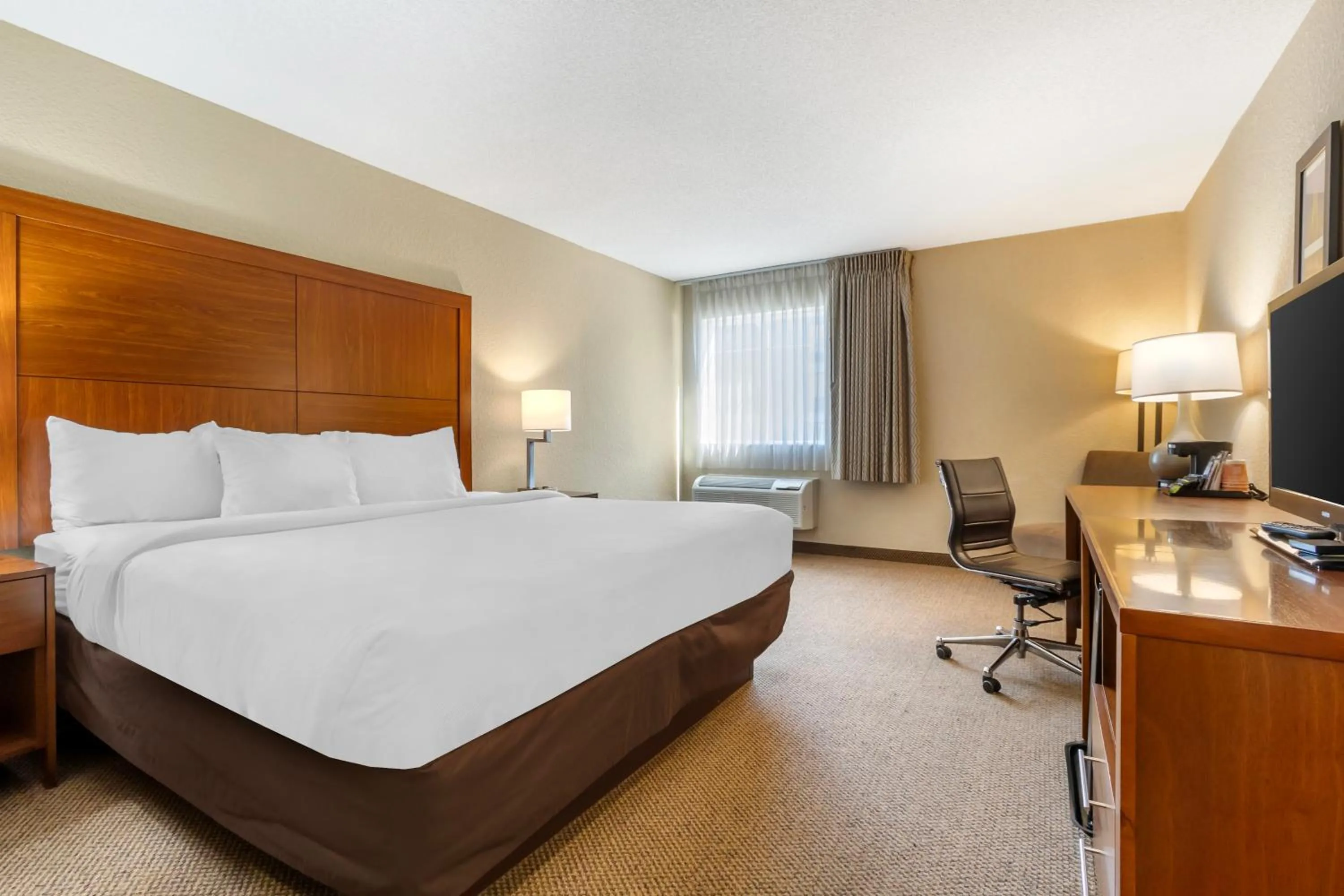 Bedroom, Bed in Comfort Inn & Suites Charleston Airport Convention Center