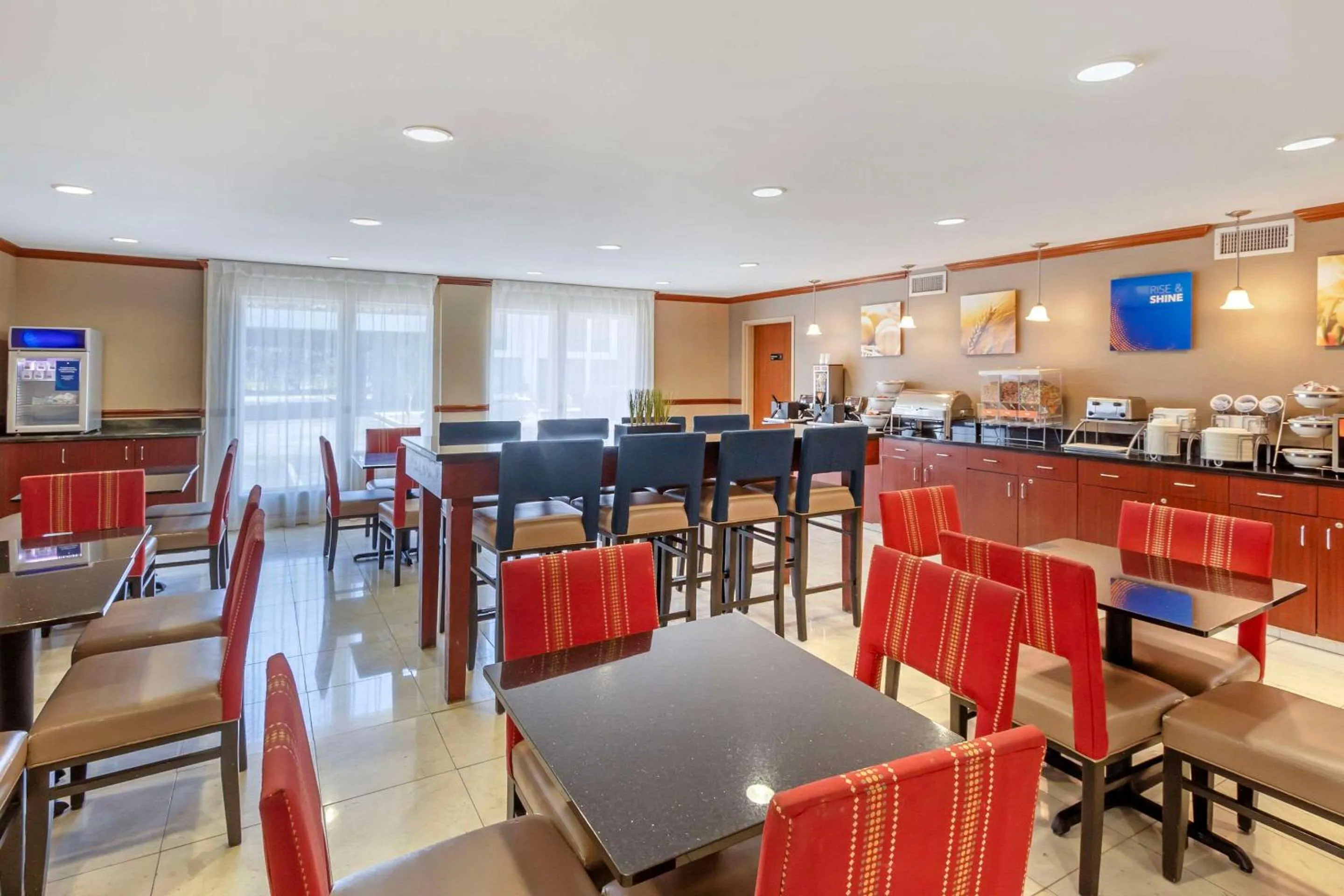Breakfast in Comfort Inn & Suites Charleston Airport Convention Center