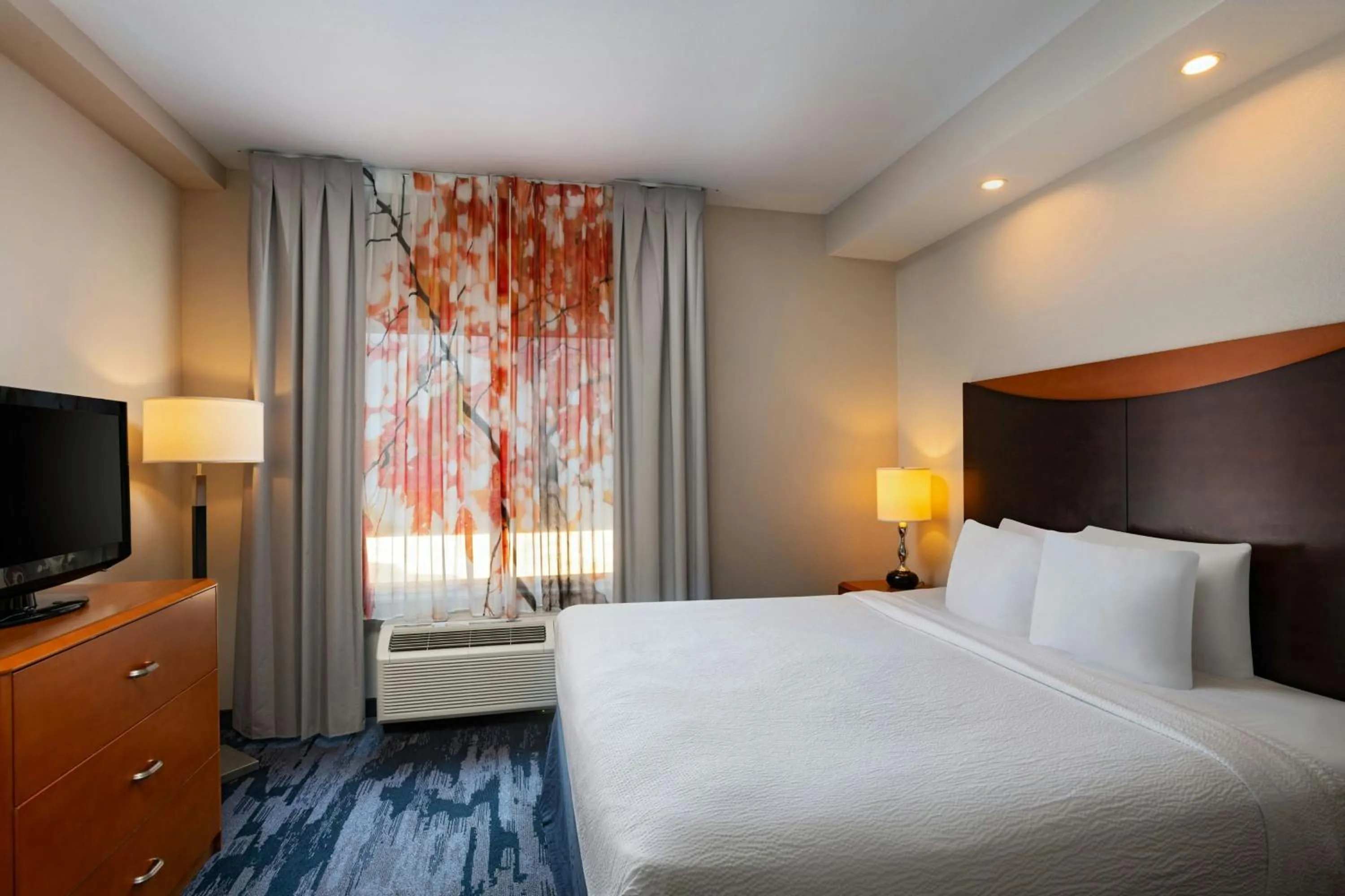 Photo of the whole room, Bed in Fairfield Inn & Suites Tulsa South Medical District