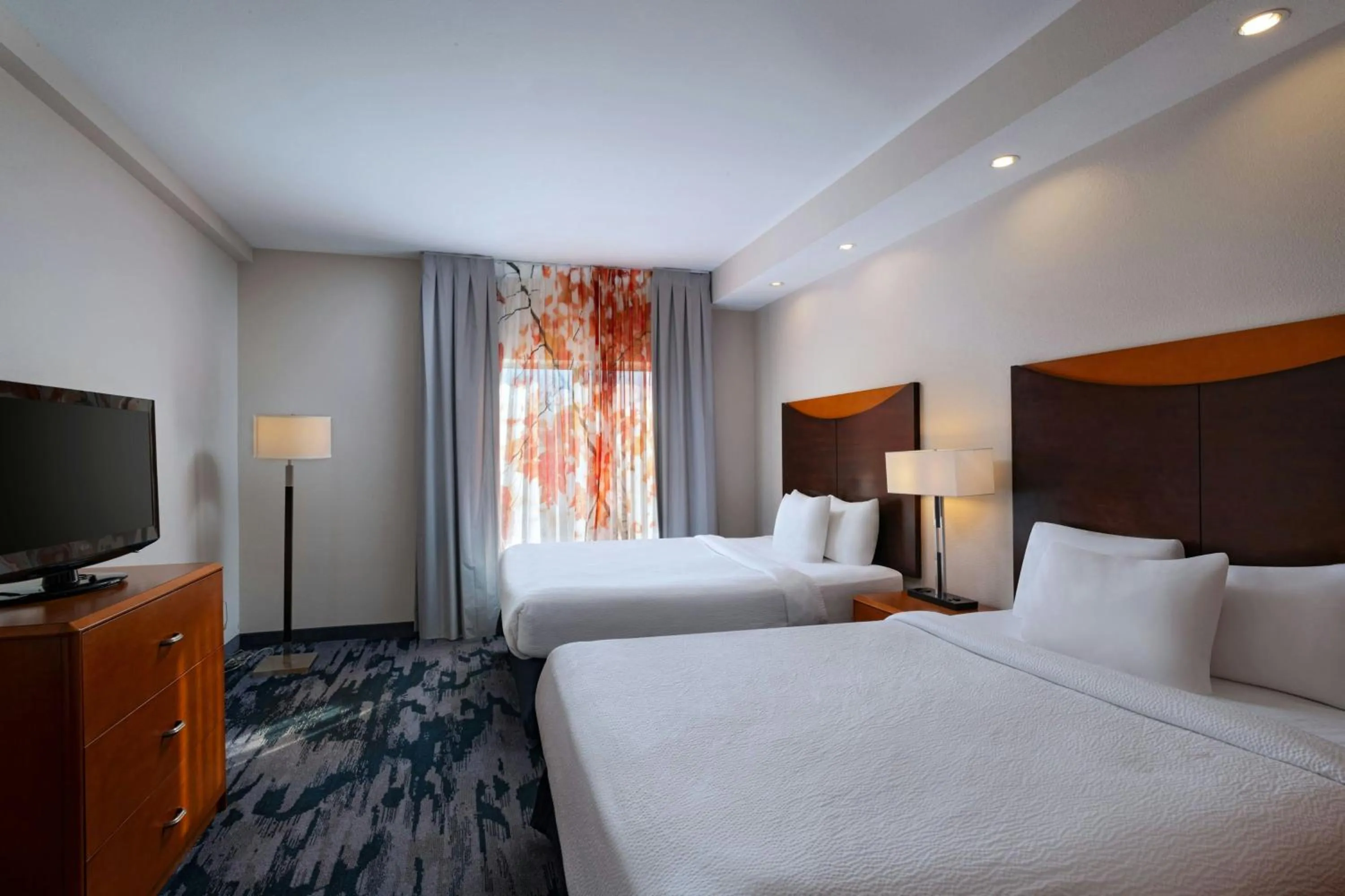 Photo of the whole room, Bed in Fairfield Inn & Suites Tulsa South Medical District