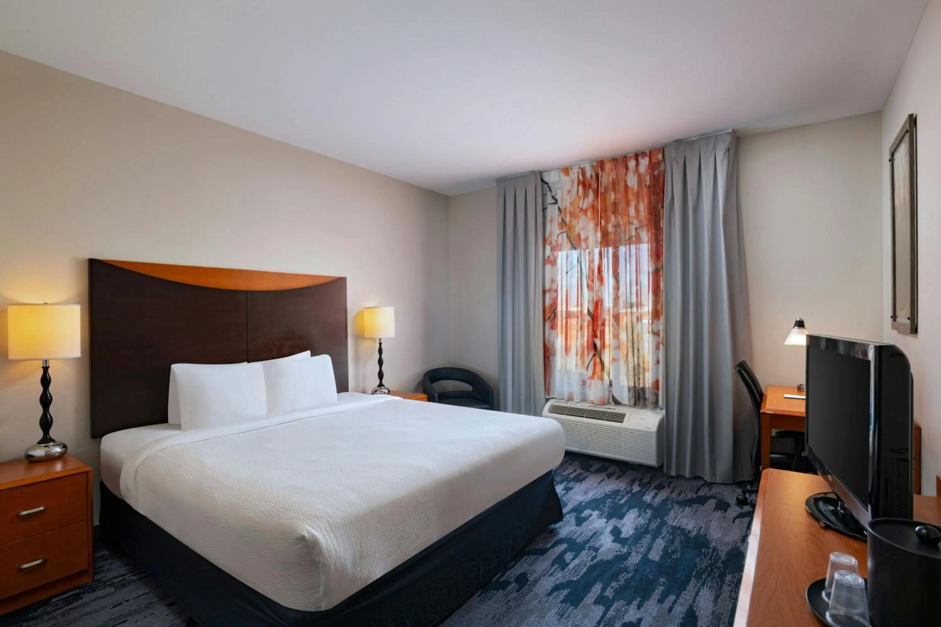 Photo of the whole room, Bed in Fairfield Inn & Suites Tulsa South Medical District