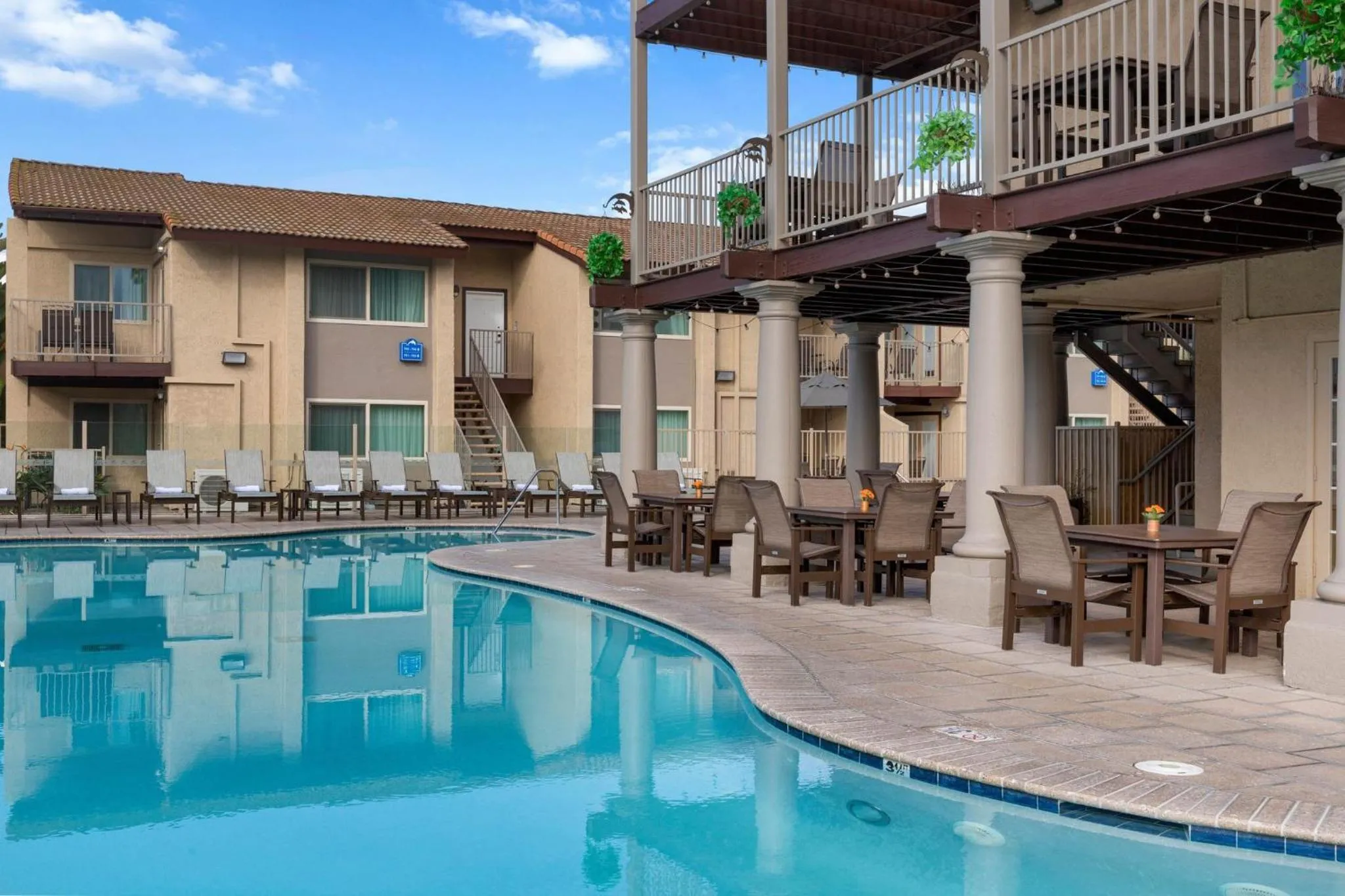 Swimming pool in Club Wyndham Dolphin's Cove