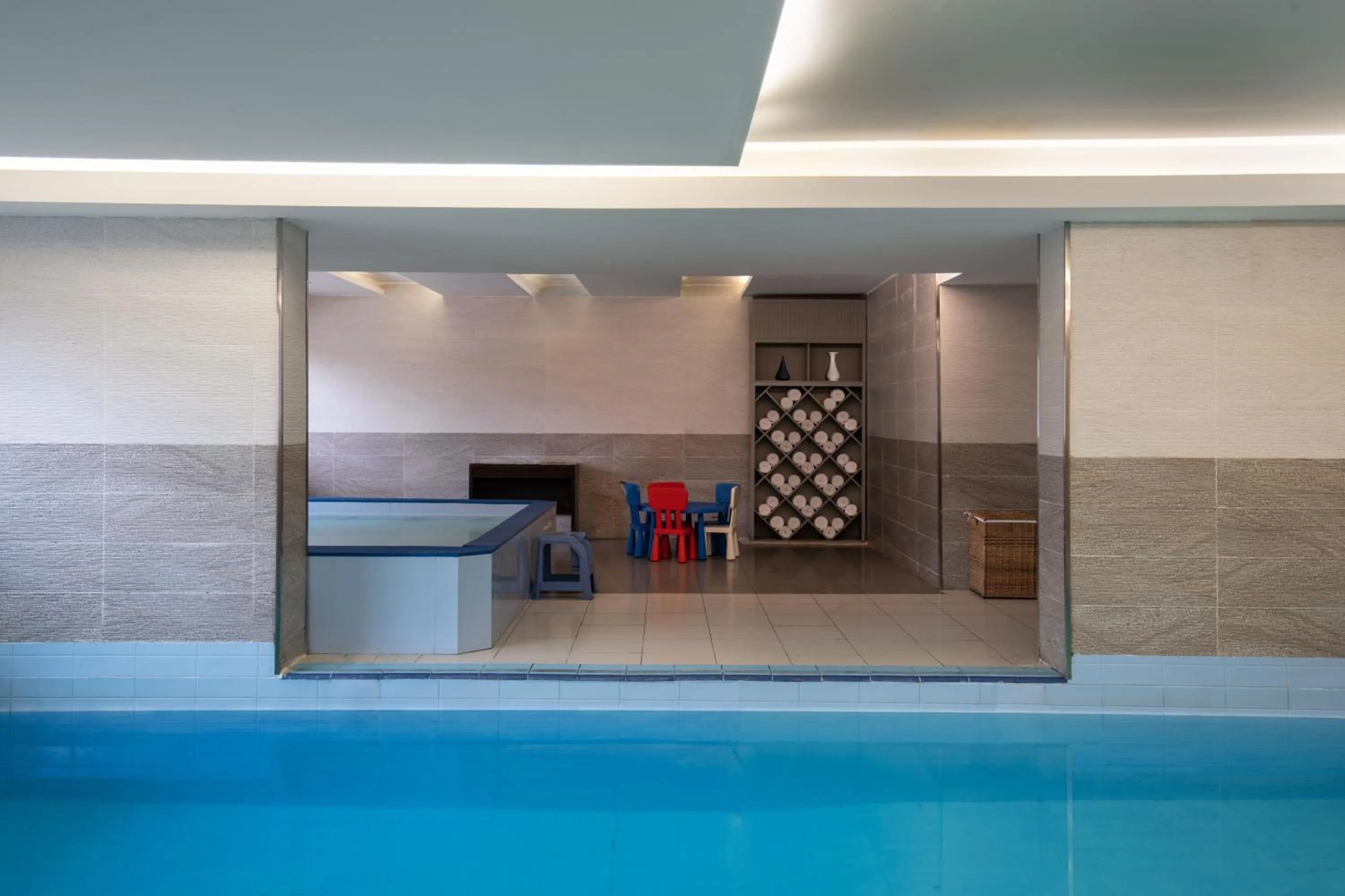 Swimming pool in Warwick Hotel Jeddah