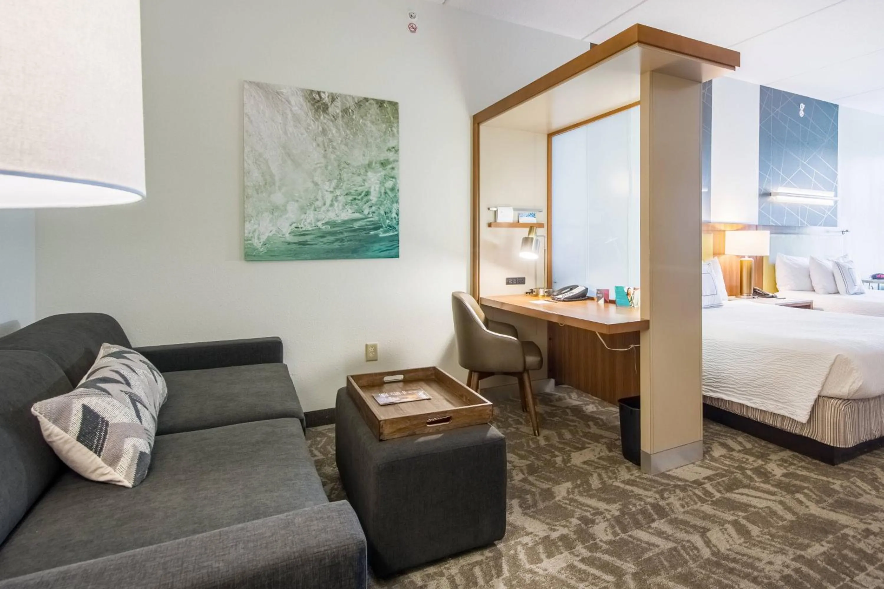 Living room, Bed in SpringHill Suites Tampa North/Tampa Palms